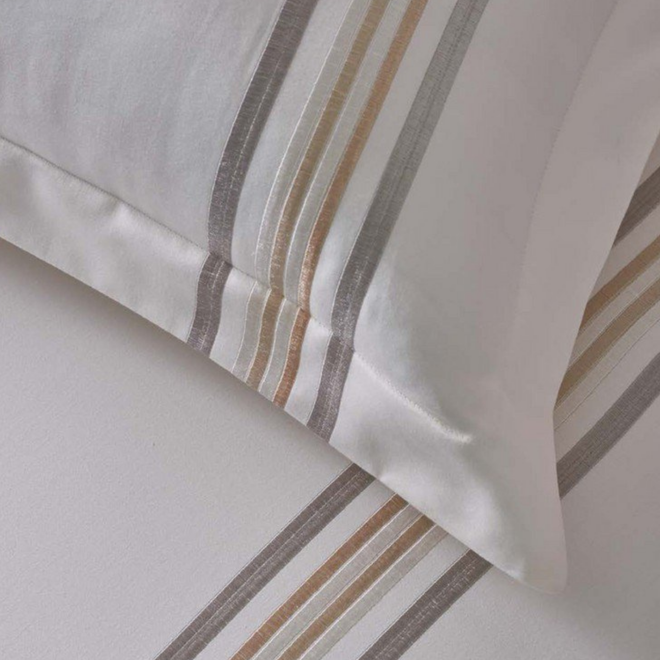 D'Decor Imperial II Gatsby White Alyssum Elegant Embroidered 5-Piece Double Bedsheet Set | IP06 White Alyssum