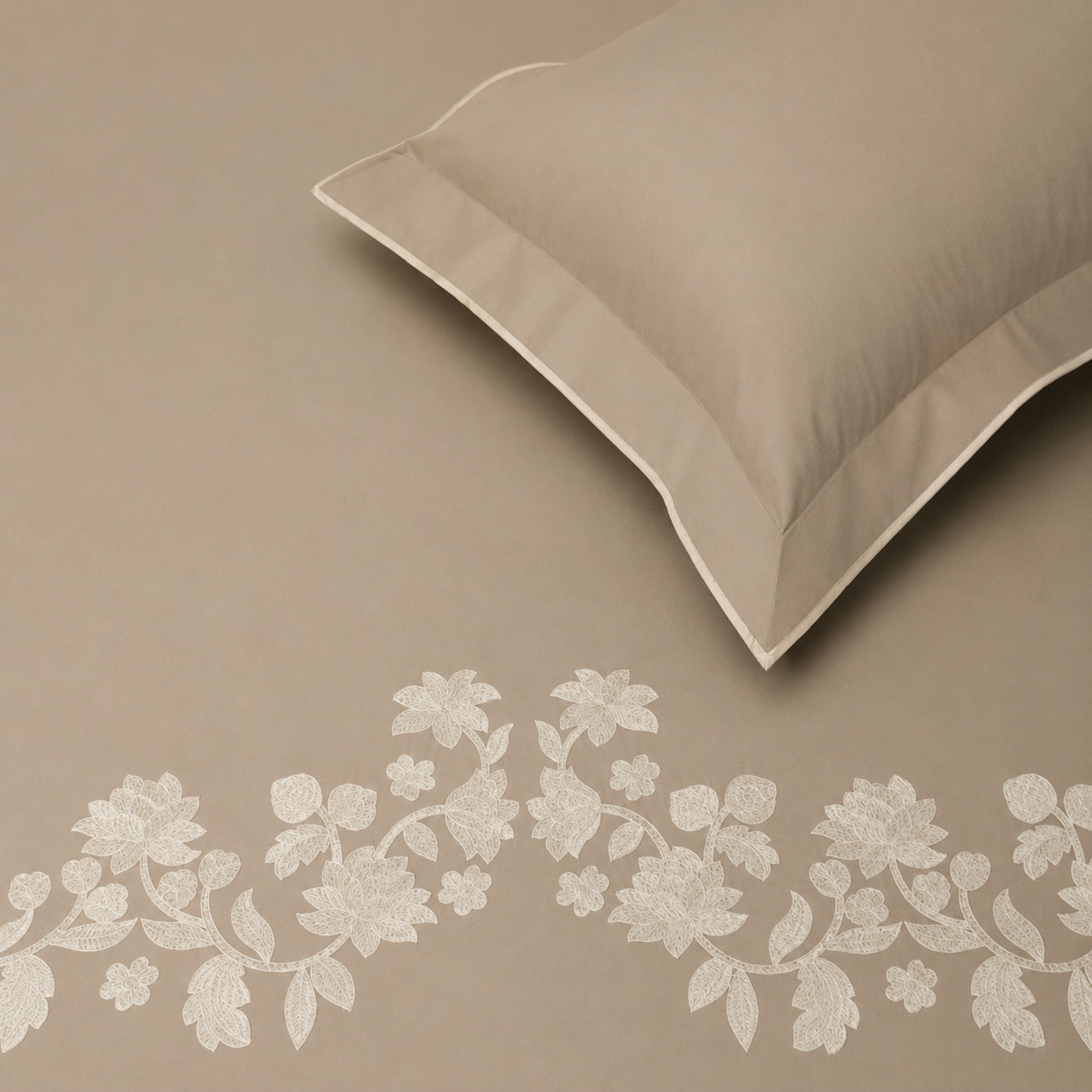 Sansaar by DDdecor Large Bedsheet Set with 2 Pillow Covers - Waterlily - Mocha Meringue - Embroidered - 1 Pc