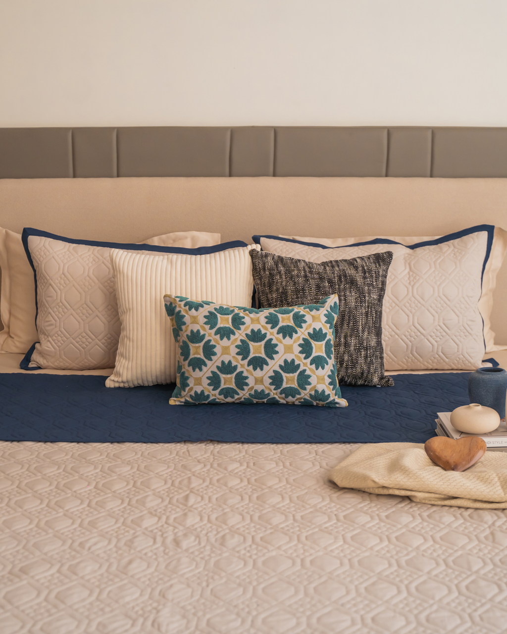Sadyaska Quilted Navy and Ivory Malta Reversible 1 Pcs Bedspread