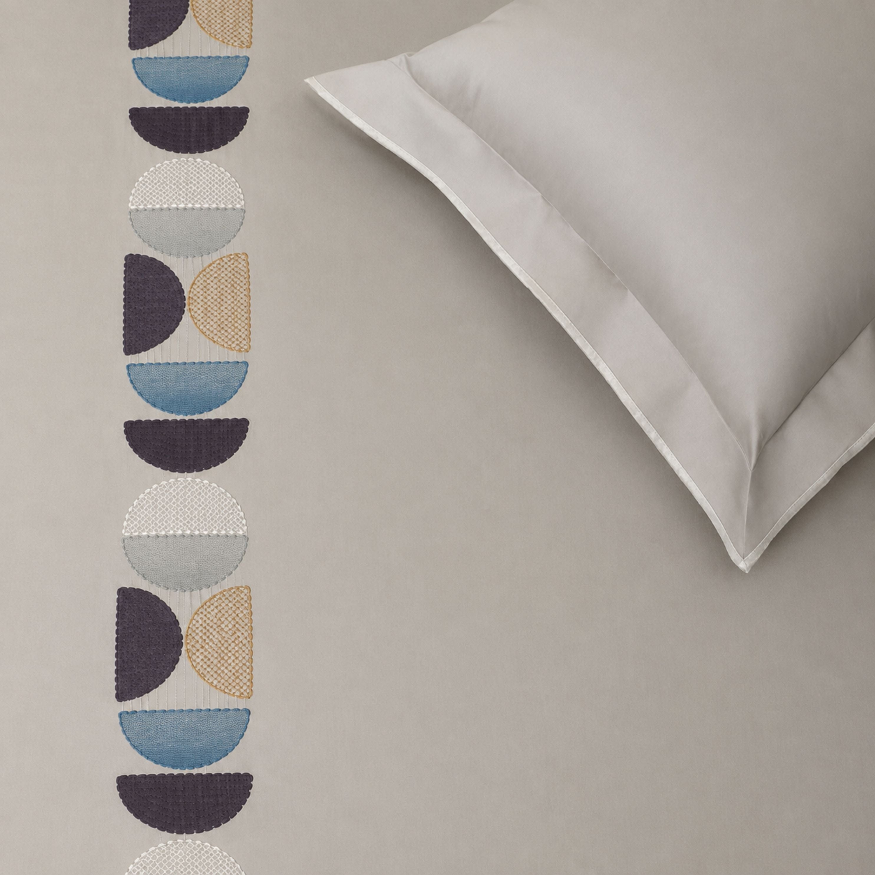 Sansaar by DDdecor Large Bedsheet Set with 2 Pillow Covers - Crescent - Ashwood - Embroidered - 1 Pc
