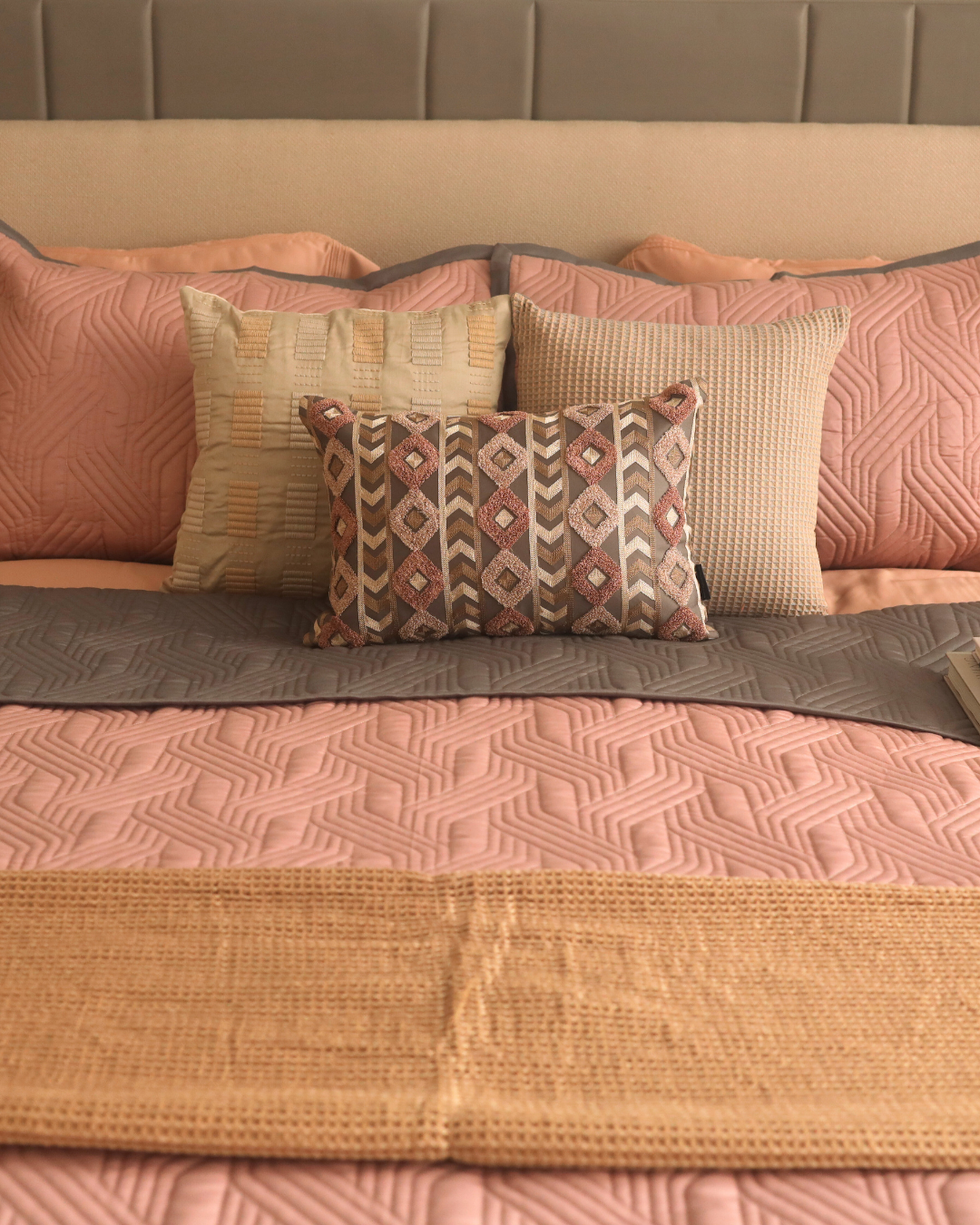 Sadyaska Quilted Old Rose and Dark Grey Magnolia Reversible 1 Pcs Bedspread