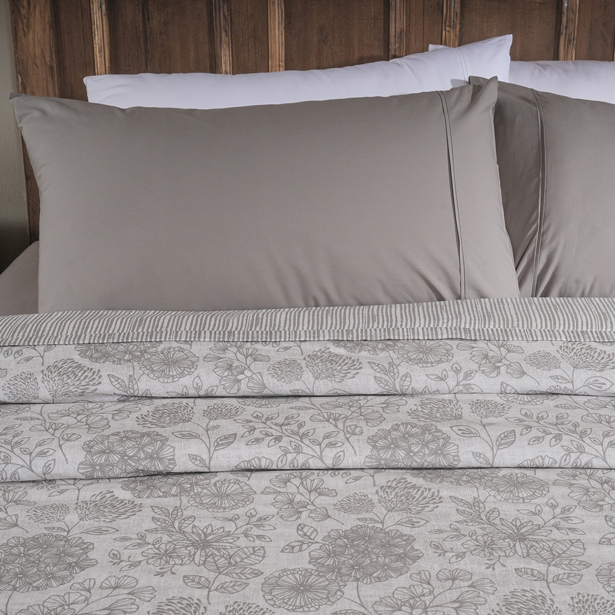 Lineart Floral Soft texture and floral scents Grey Dohar