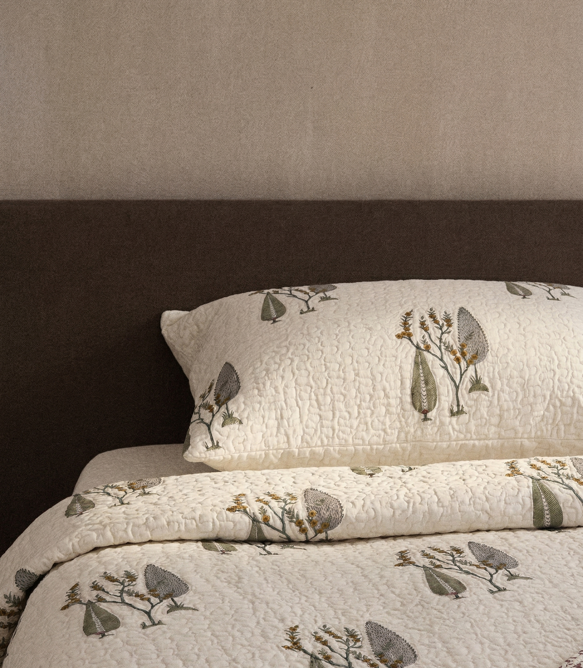 Jaipuri Cotton Quilted Bedcover Set with Pillow Covers | Off White Floral Block Print | King Size