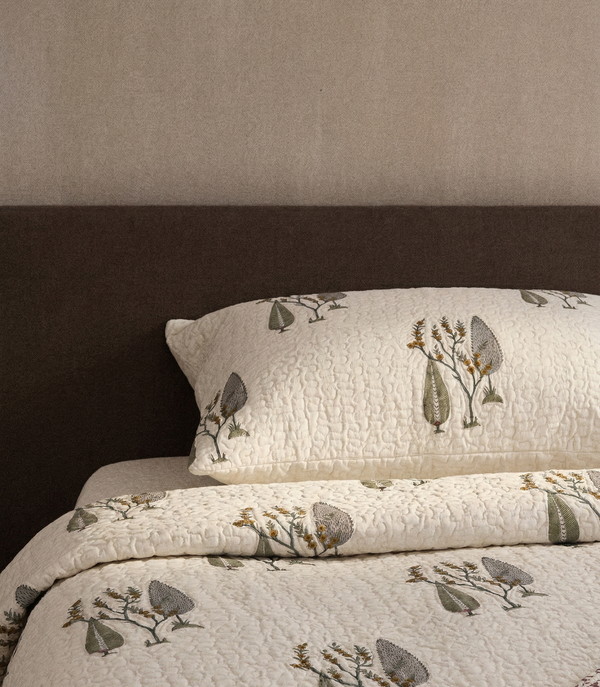 Jaipuri Cotton Quilted Bedcover Set with Pillow Covers | Off White Floral Block Print | King Size