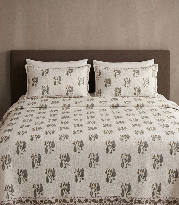 Jaipuri Cotton Quilted Bedcover Set with Pillow Covers | Off White Floral Block Print | King Size