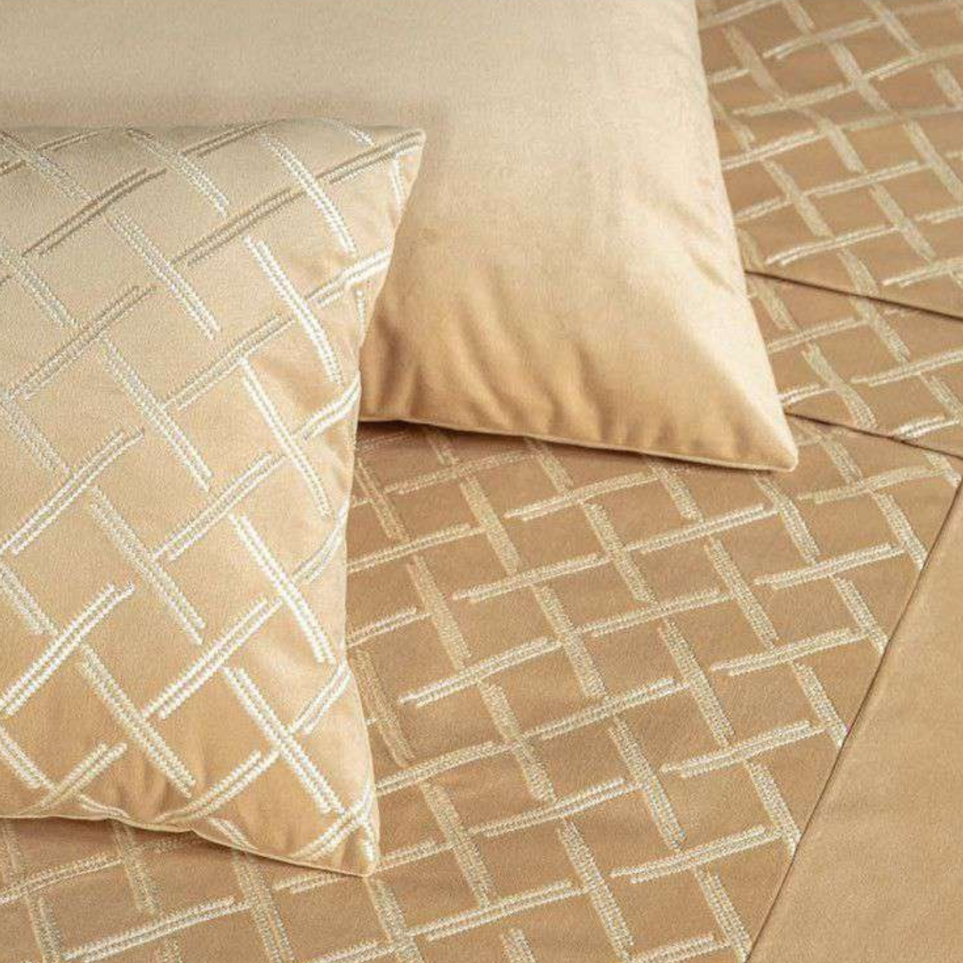 D'Decor Ragaa Harvest Gold Luxury 6-Piece Bedding Gift Set | Premium High-Density Embroidered Duvet Cover & Double Bedsheet | Harvest Gold