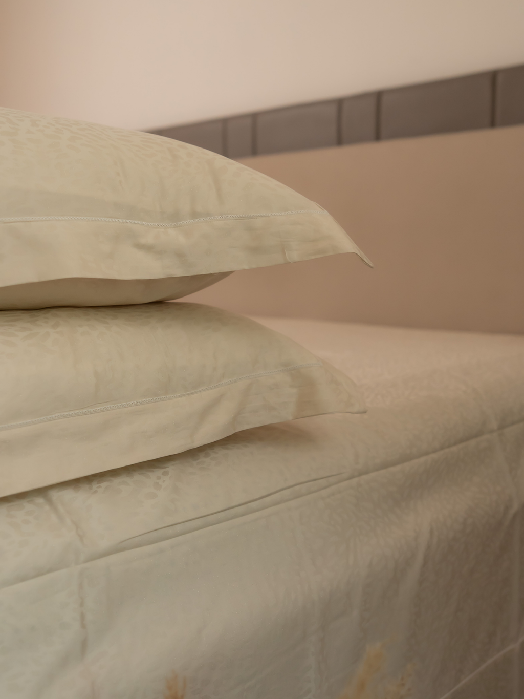 Sadyaska Vanilla Frost Premium Tencel Jacquard Set with Lace 1 Pcs Bedsheet