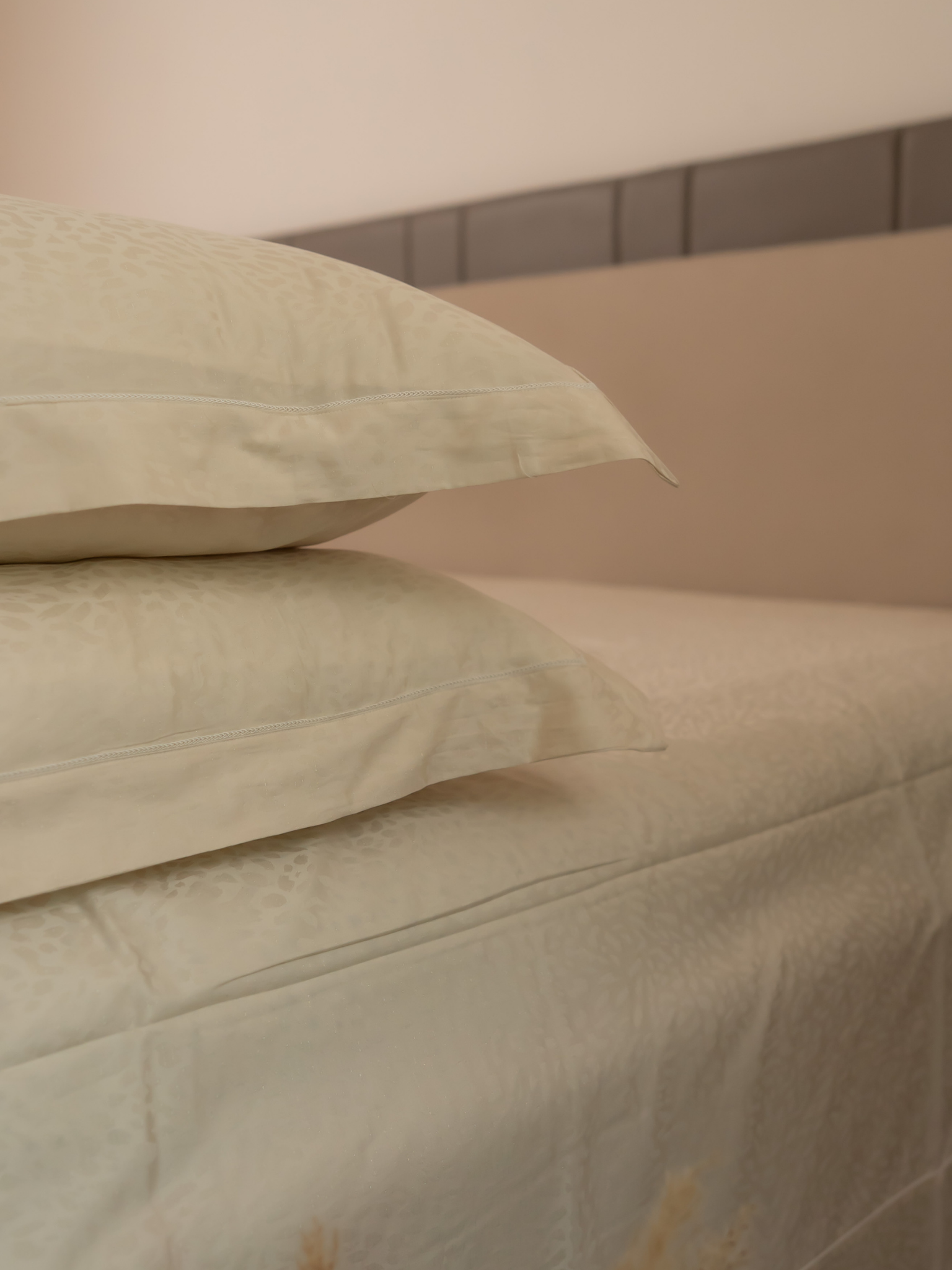 Sadyaska Vanilla Frost Premium Tencel Jacquard Set with Lace 1 Pcs Bedsheet
