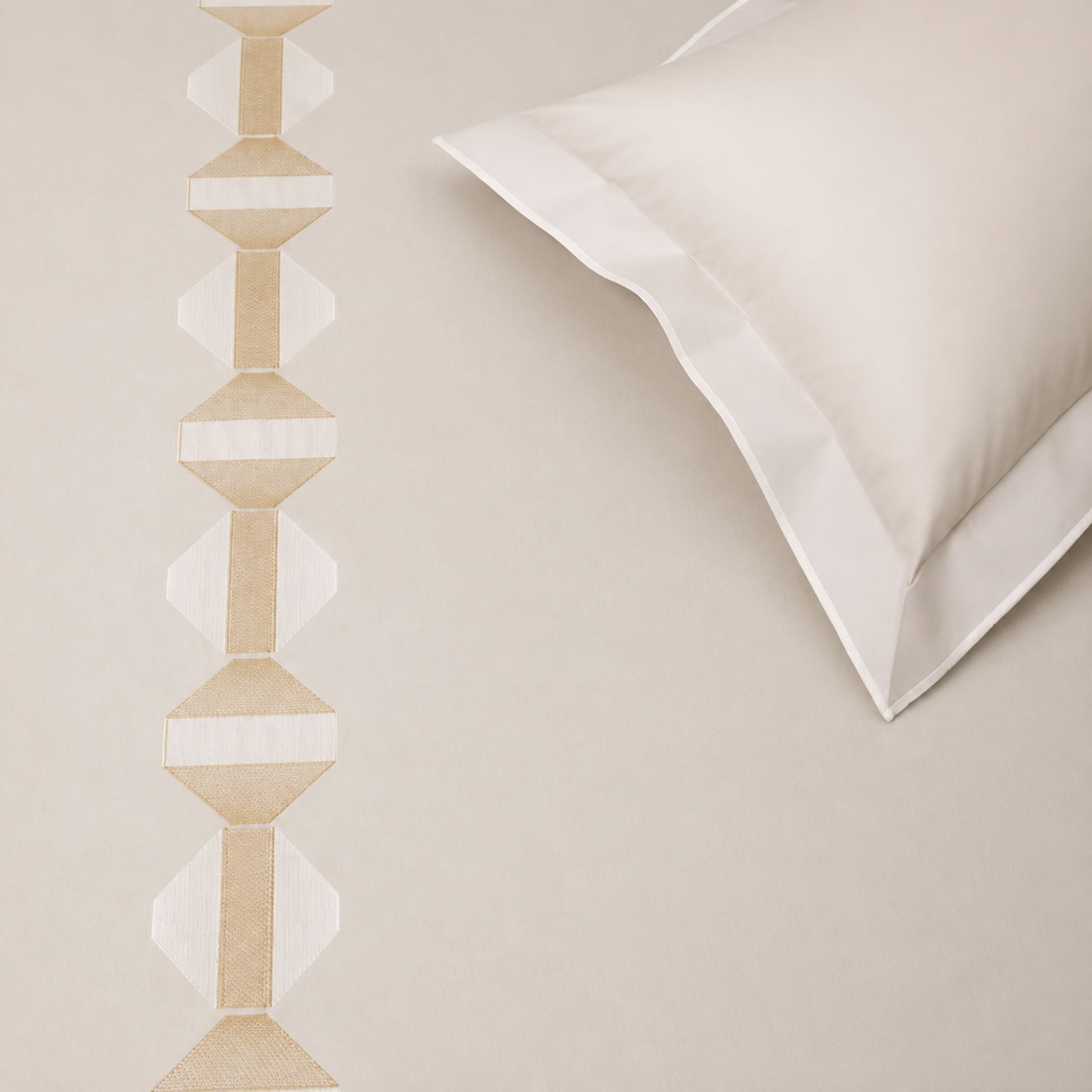 Sansaar by DDdecor Large Bedsheet Set with 2 Pillow Covers - Origami - Antarctica - Embroidered - 1 Pc