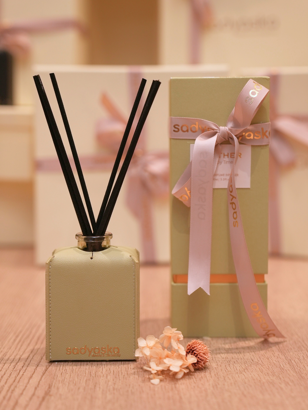 Sadyaska Happy Time Home Perfume Diffuser -Green Leather 1 Pcs Product