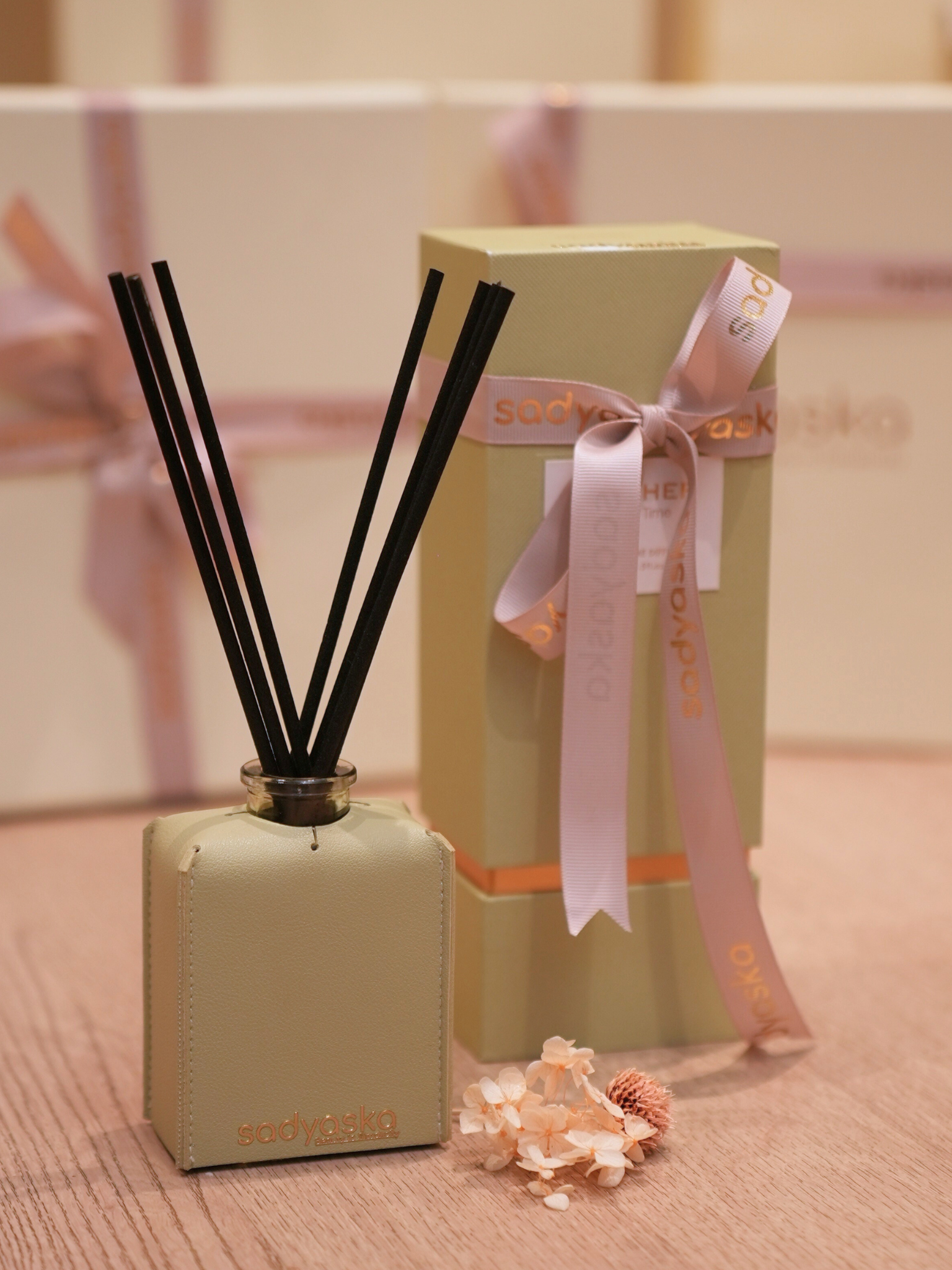 Sadyaska Happy Time Home Perfume Diffuser -Green Leather 1 Pcs Product