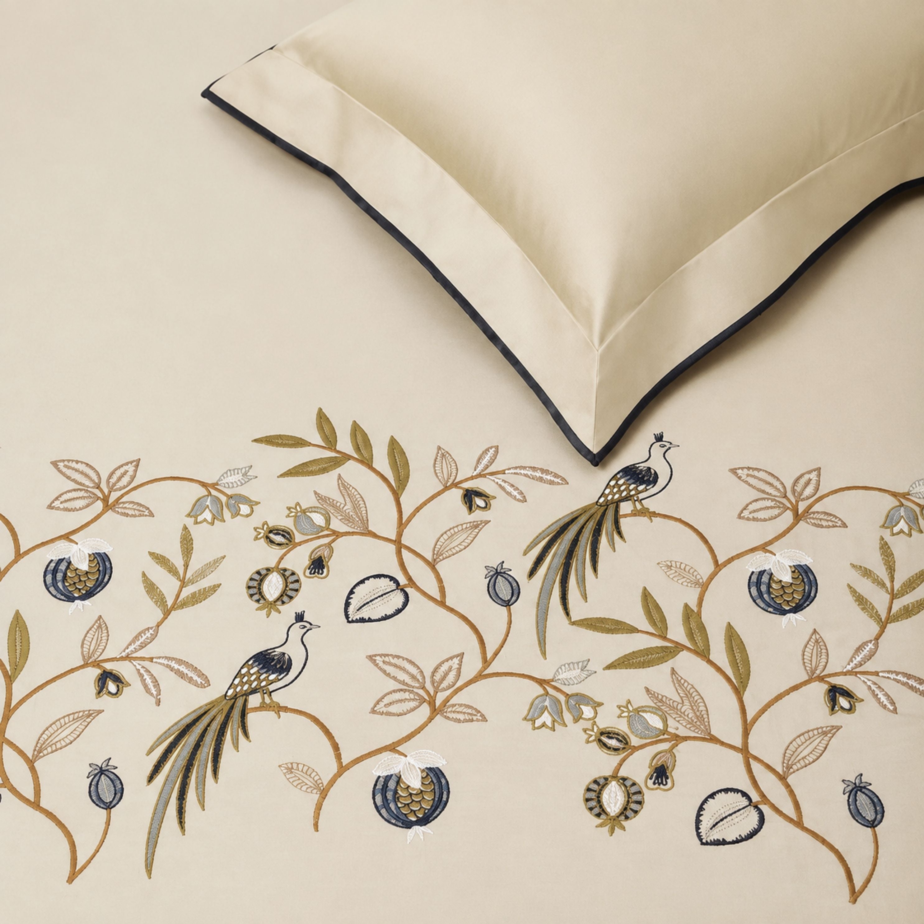 Sansaar by DDdecor Large Bedsheet Set with 2 Pillow Covers - Parkland - White Sand - Embroidered - 1 Pc