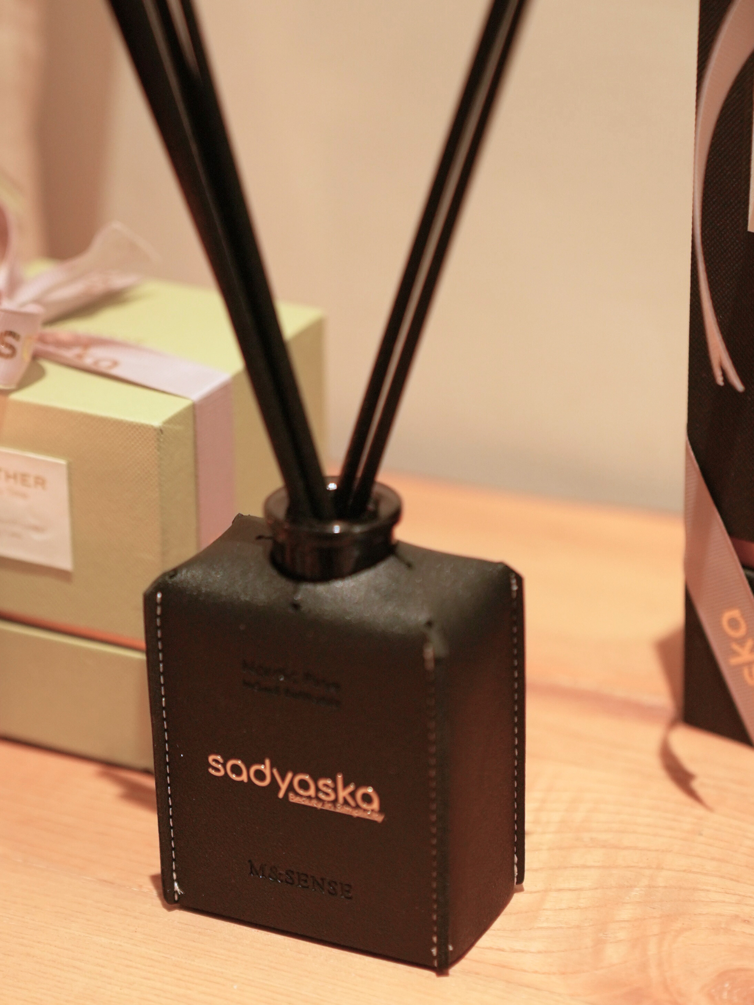 Sadyaska Nordic Pine Home Perfume Diffuser -Black Leather 1 Pcs Product