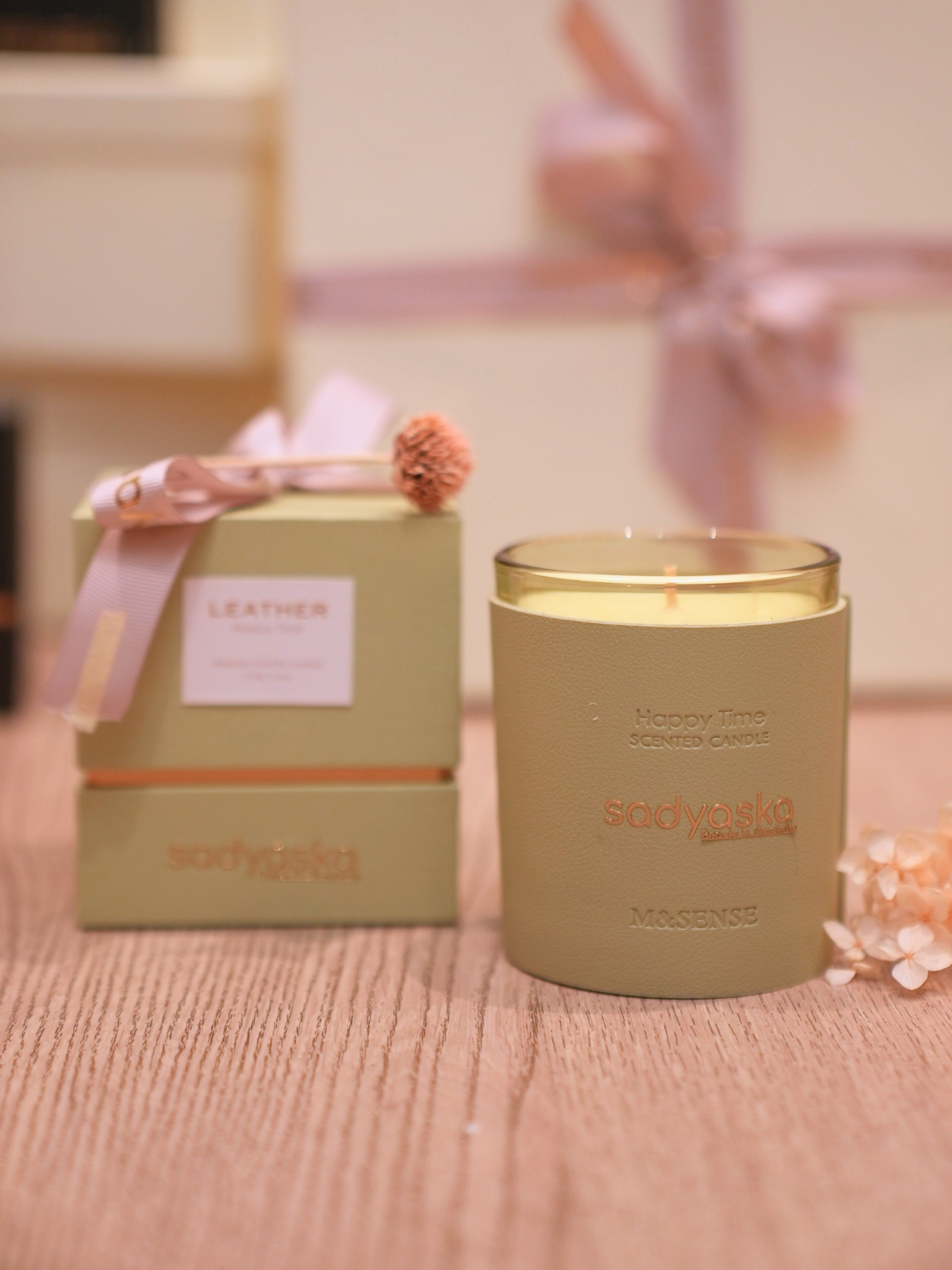 Sadyaska Happy Time Scented Candle -Green Leather 1 Pcs Product