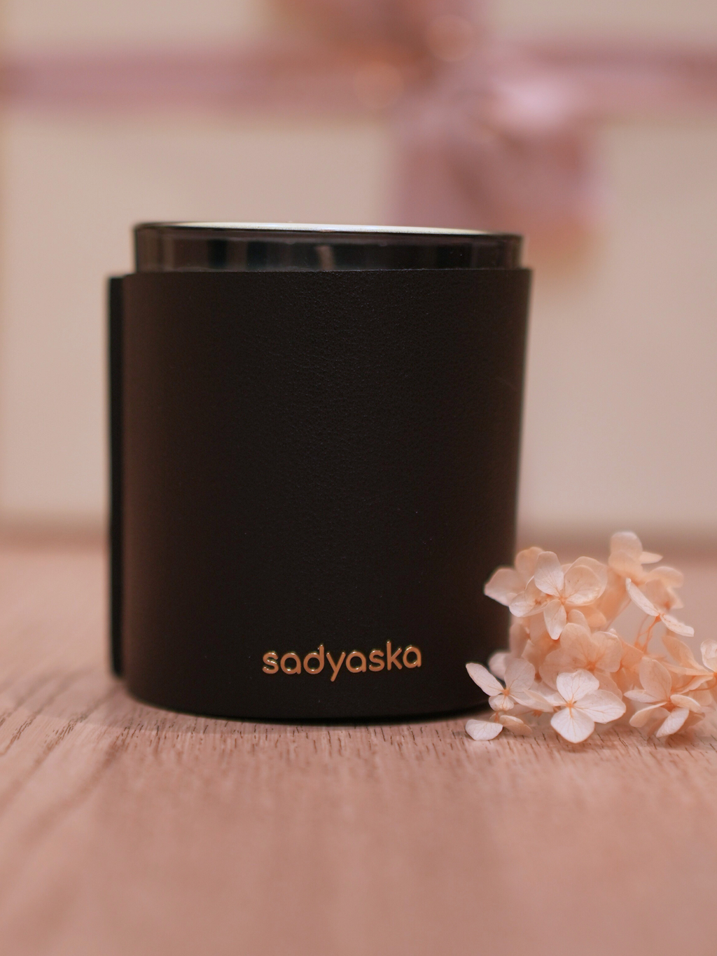 Sadyaska Nordic Pine Scented Candle -Black Leather 1 Pcs Product
