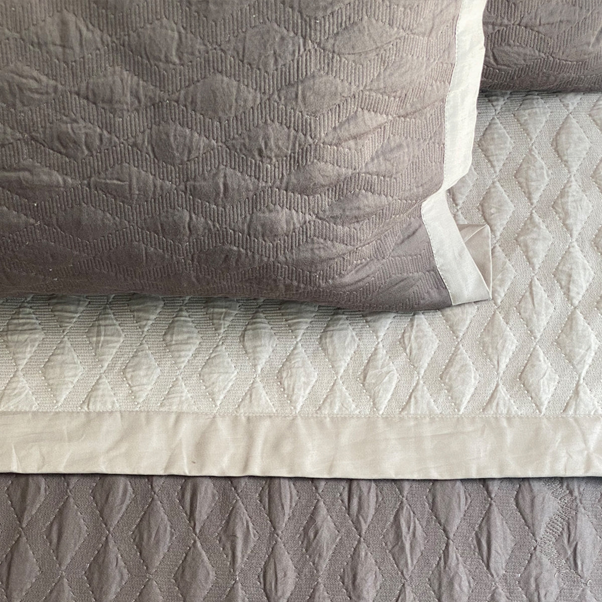 Sadyaska Beige & Khaki Chrysler Reversible 1 Pcs Bedspread