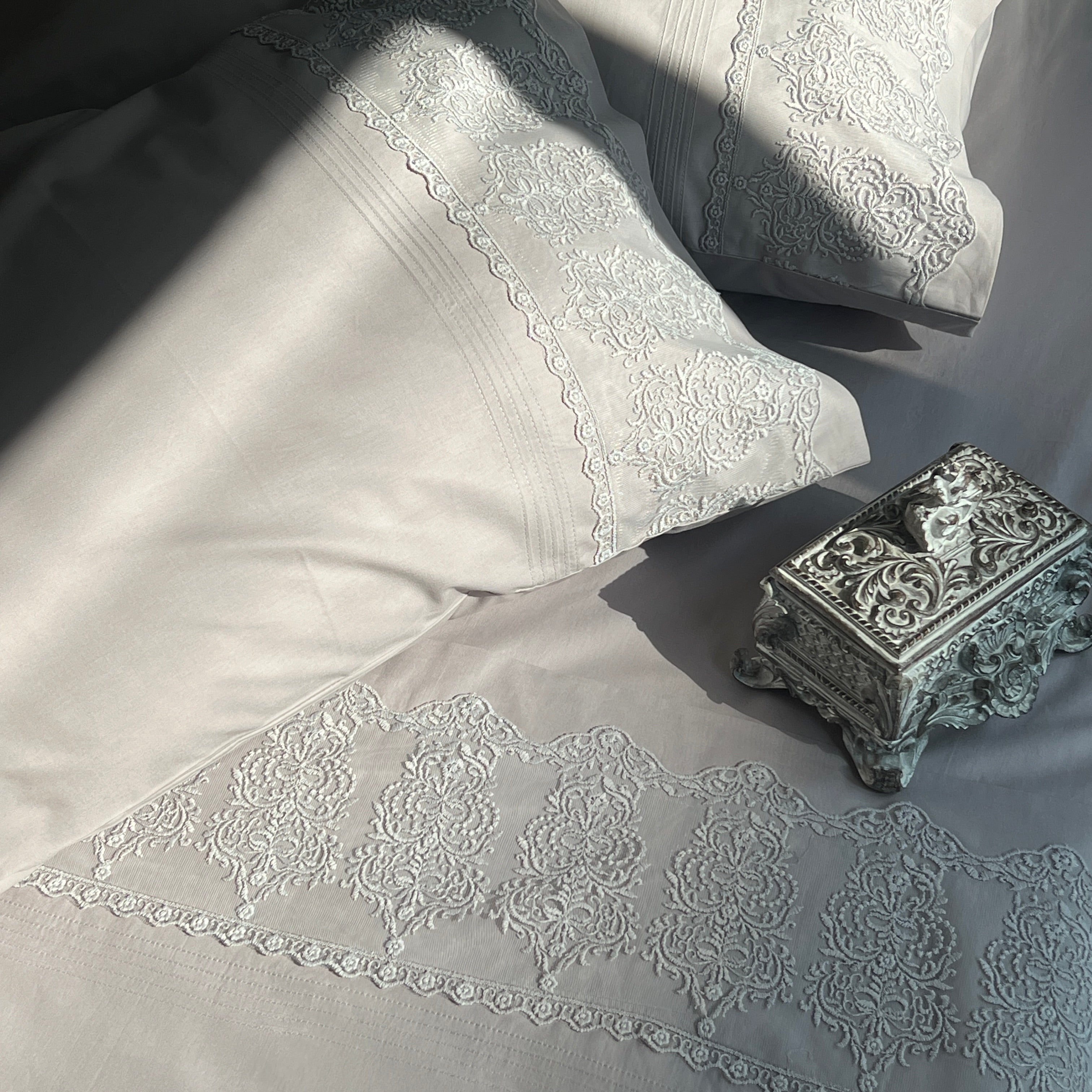 Sadyaska Chantilly Silver Embroidered Lace Set 1 Pcs Bedsheet