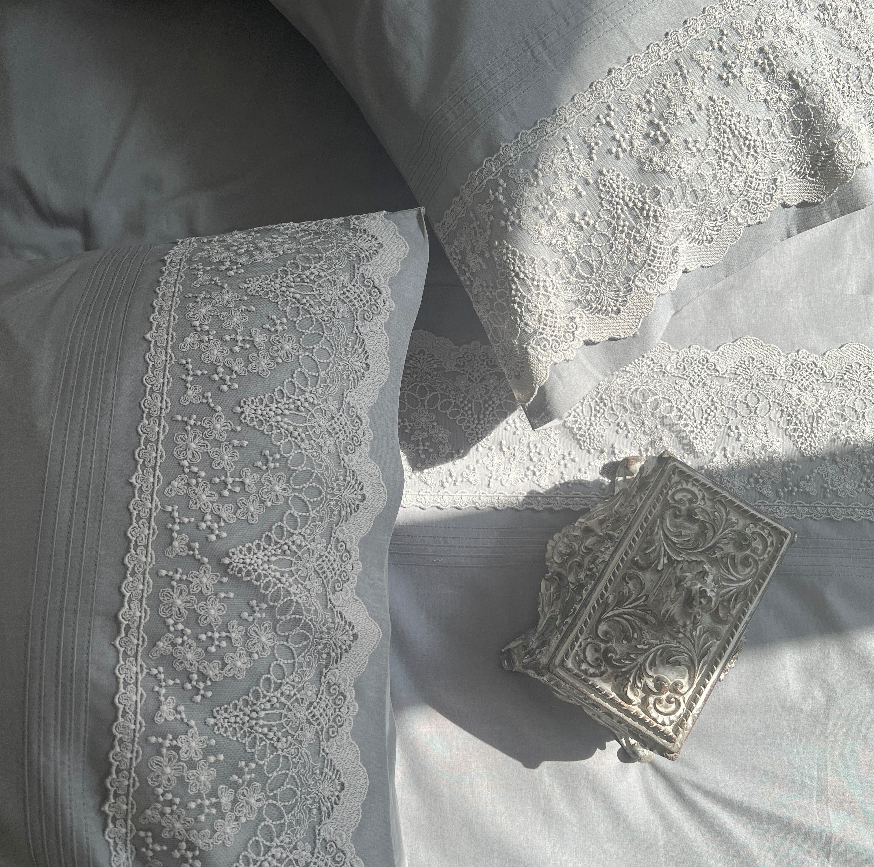 Sadyaska Chantilly Slate Embroidered Lace Set 1 Pcs Bedsheet
