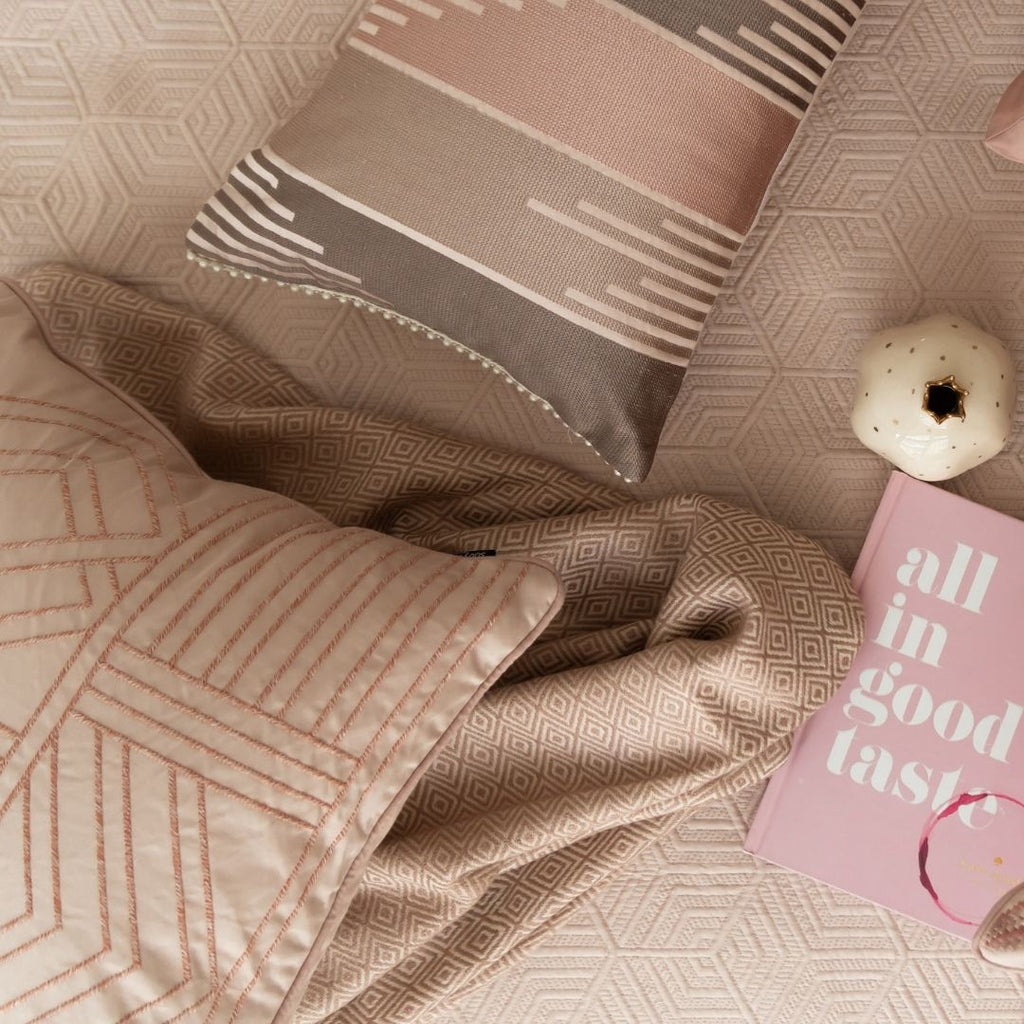 Sadyaska Diamond Dusty Rose Woven Throw with s 1 Pcs Euro Sham