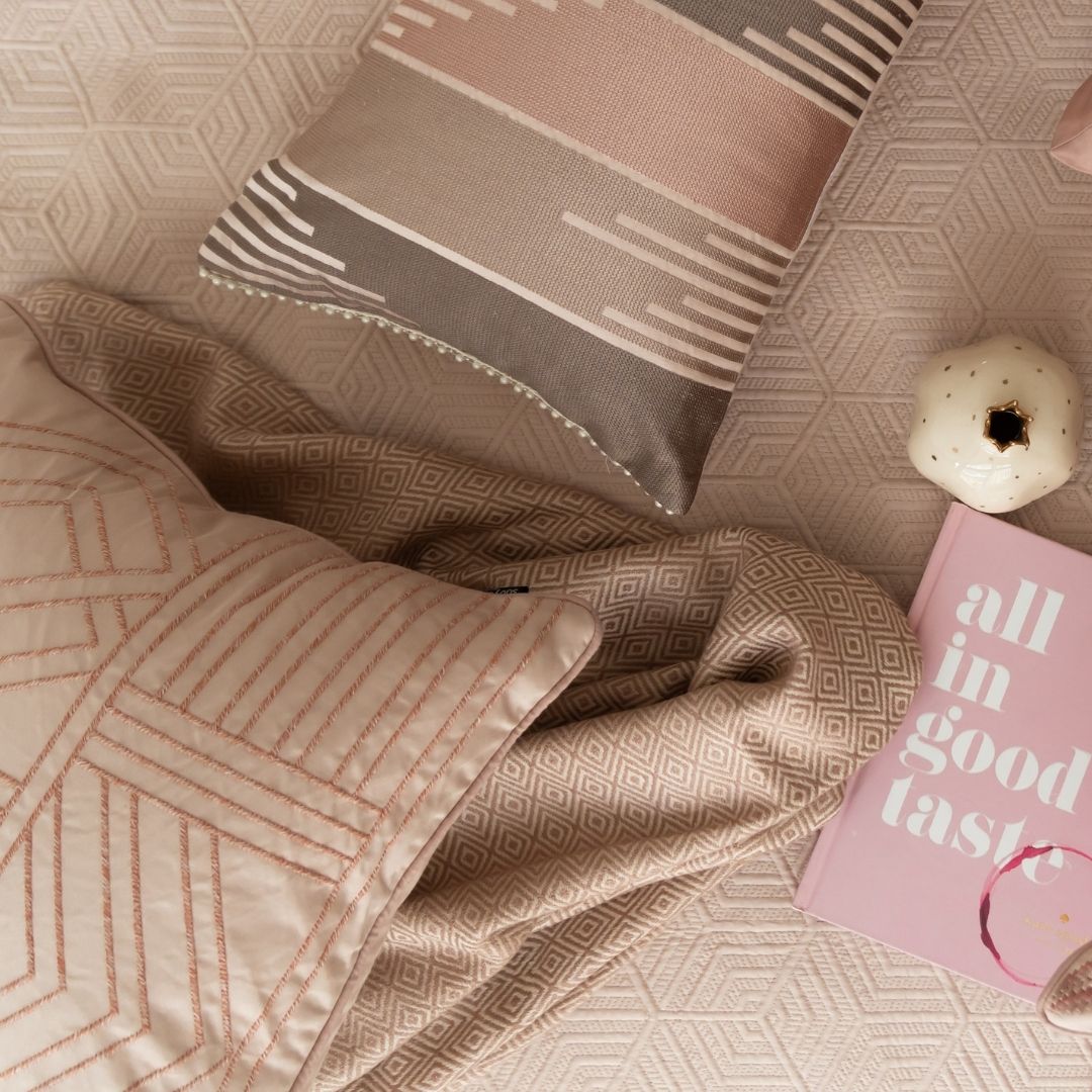 Sadyaska Diamond Dusty Rose Woven Throw with s 1 Pcs Euro Sham