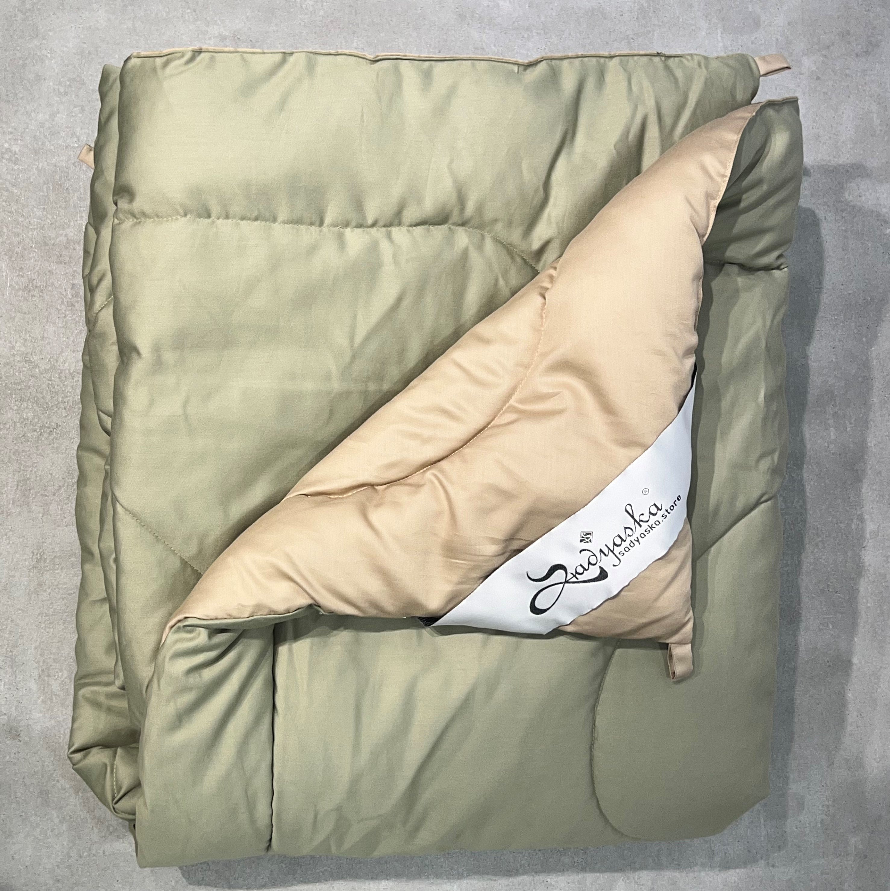Sadyaska Forest Green and Sand 1000TC Cotton Rich Reversible Downfill 1 Pcs Quilt