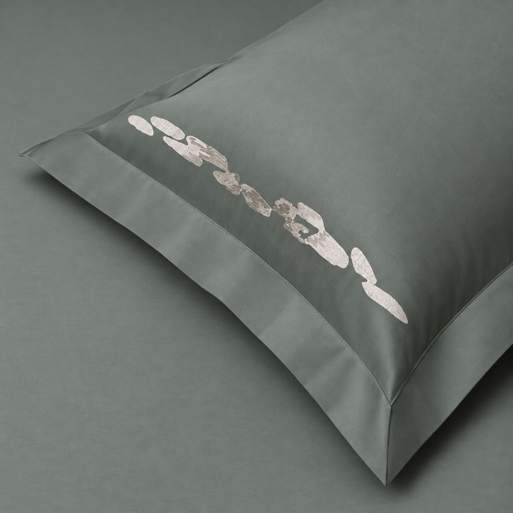 Sansaar by DDdecor Bedsheet with 2 Pillow Covers - Courtyard - Chalk - Geometric Jacquard Pattern - 1 Pc