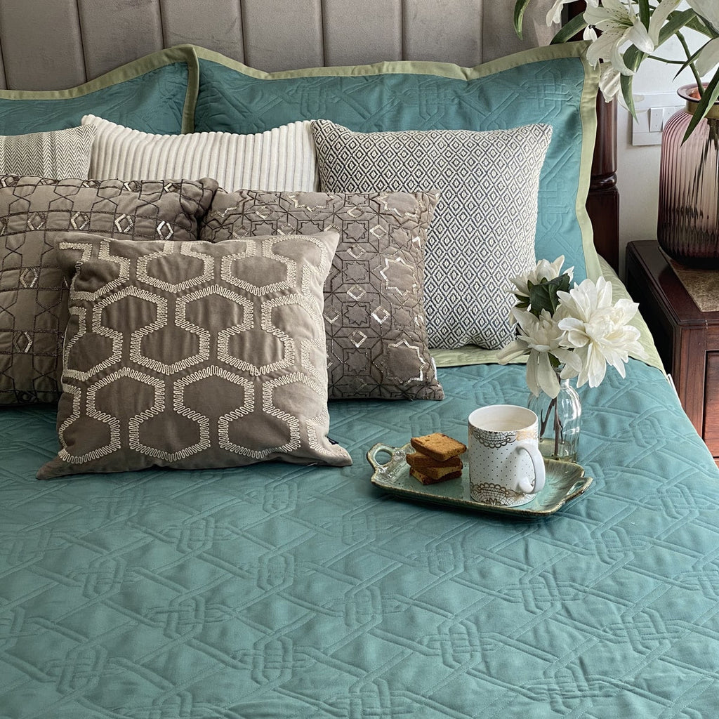 Sadyaska Quilted Turquoise and Lime Green Gizmo Reversible 1 Pcs Bedspread