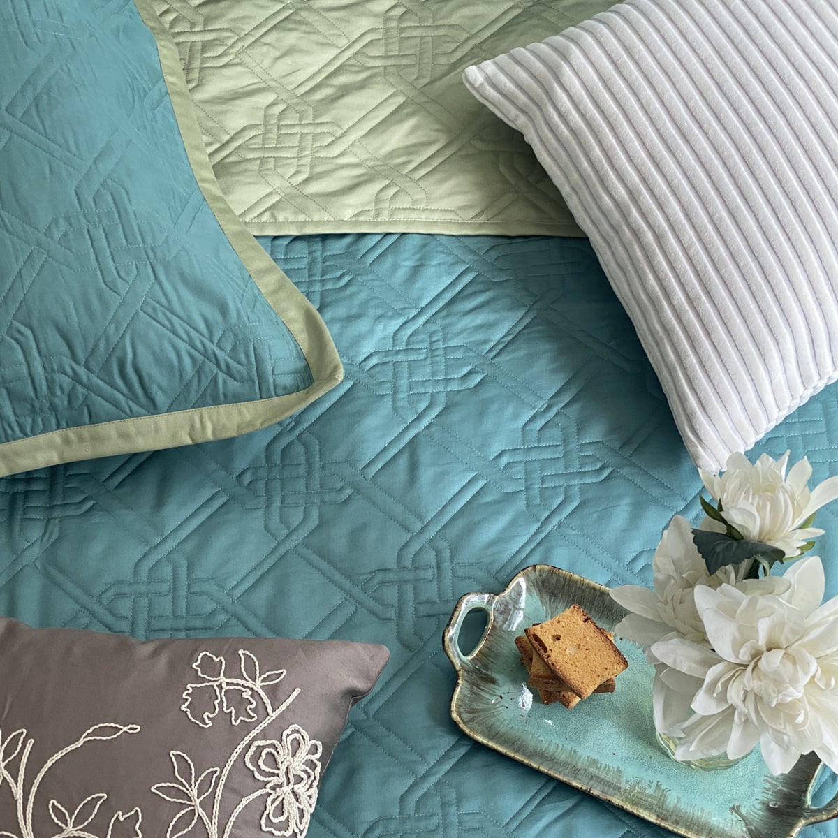 Sadyaska Quilted Turquoise and Lime Green Gizmo Reversible 1 Pcs Bedspread