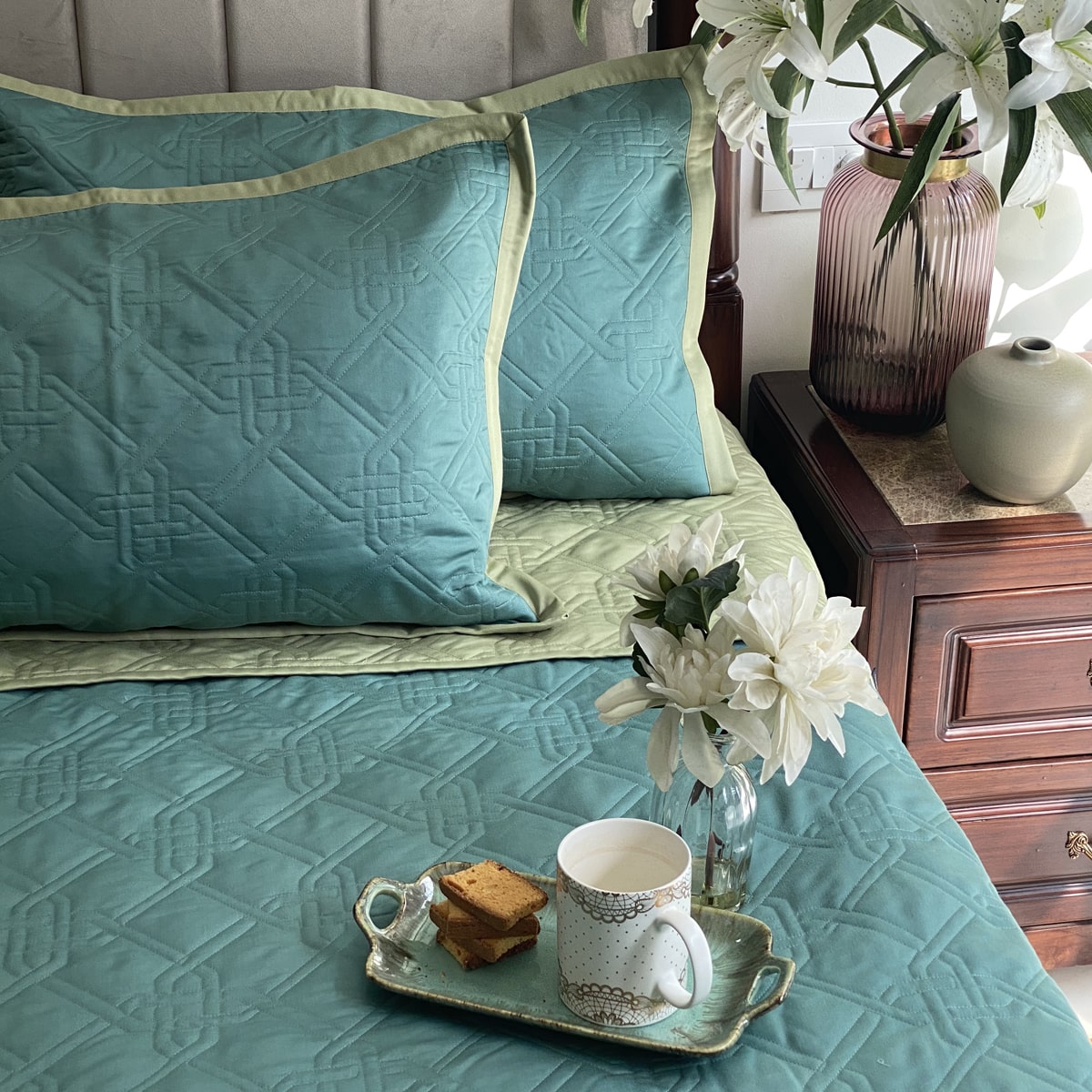 Sadyaska Quilted Turquoise and Lime Green Gizmo Reversible 1 Pcs Bedspread