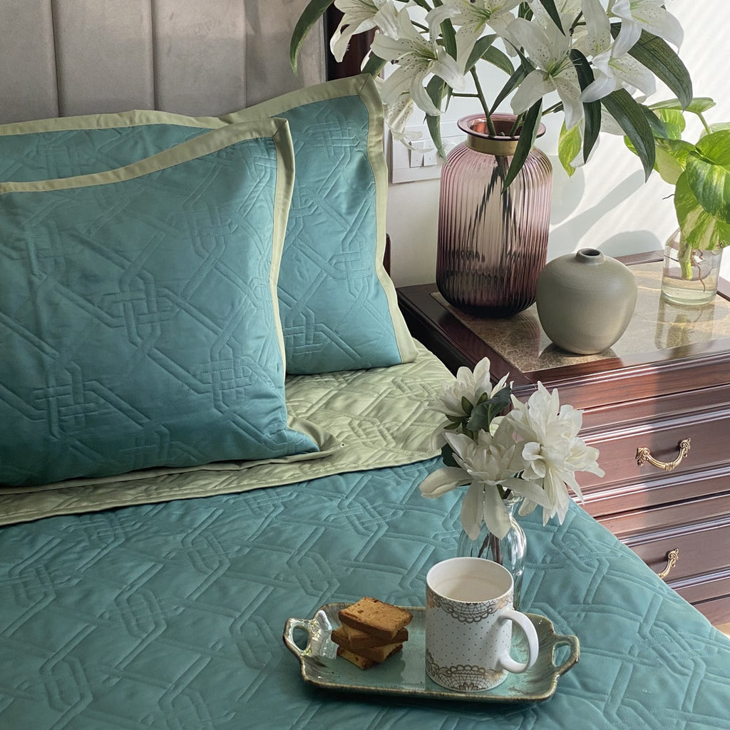 Sadyaska Quilted Turquoise and Lime Green Gizmo Reversible 1 Pcs Bedspread