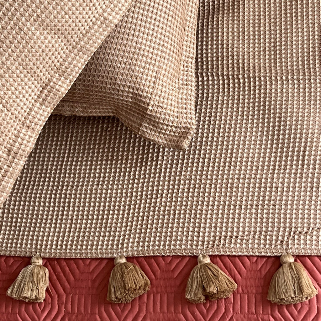 Sadyaska Honeycomb Mocha Textured Woven Bed Runner with Tassels & Matching s (Set of 03) 1 Pcs Euro Sham