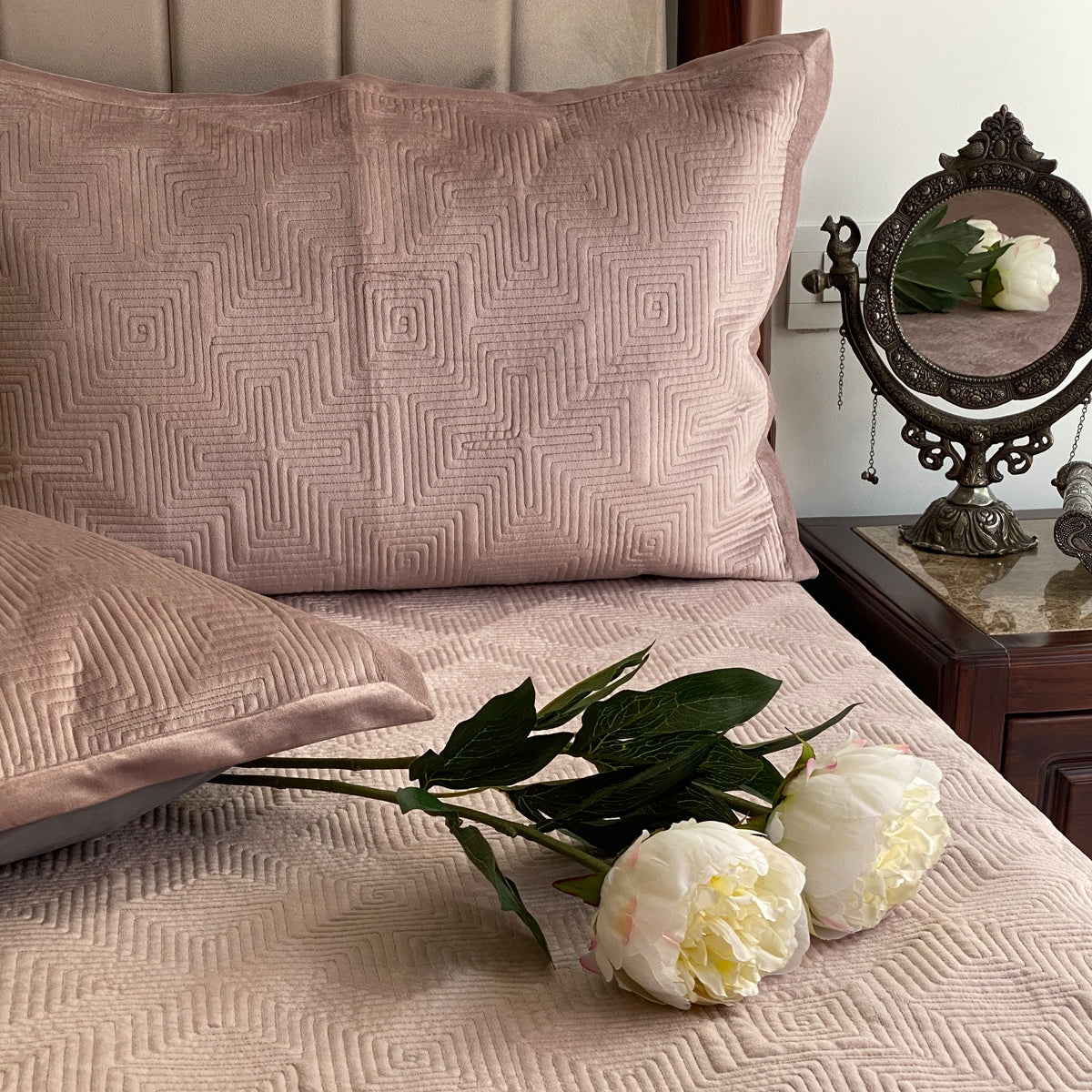 Sadyaska Maze Onion Pink Velvet 1 Pcs Bedspread