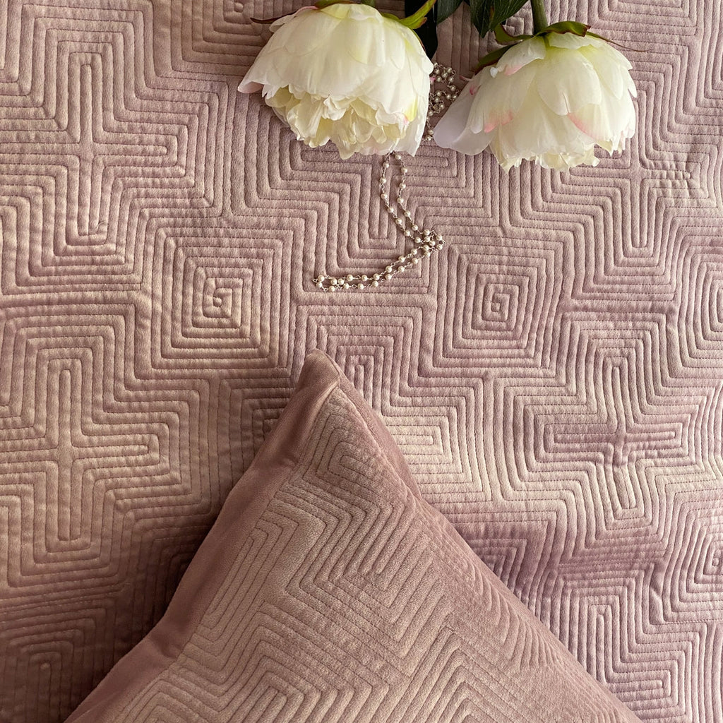 Sadyaska Maze Onion Pink Velvet 1 Pcs Bedspread
