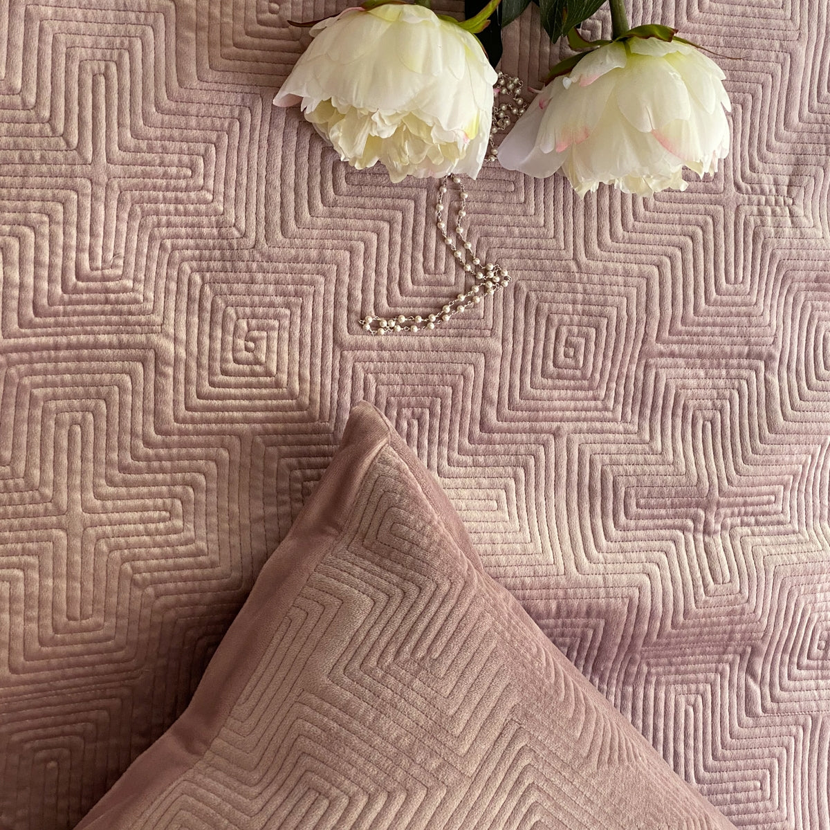 Sadyaska Maze Onion Pink Velvet 1 Pcs Bedspread