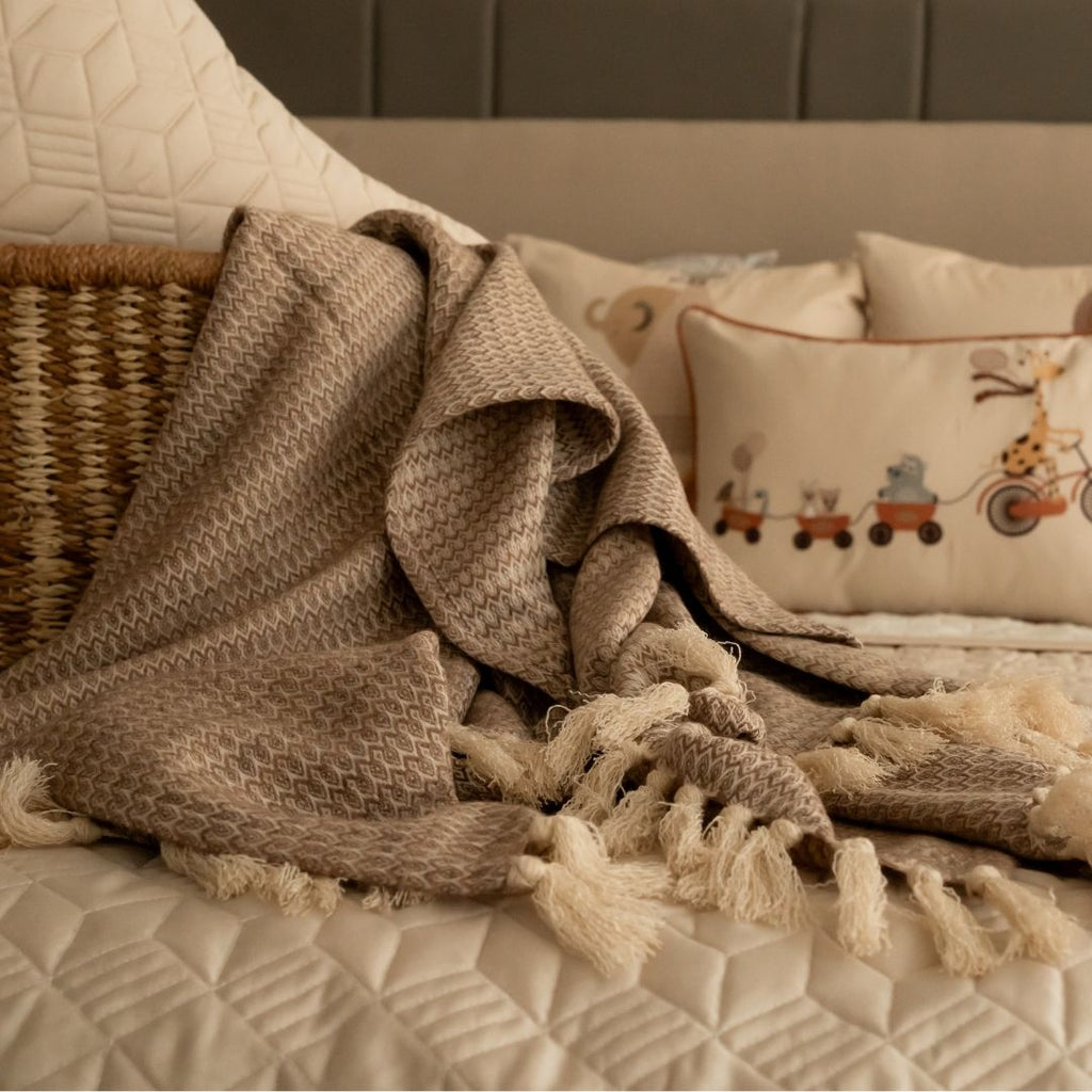 Sadyaska Marbella Latte Woven Throw with s 1 Pcs Euro Sham