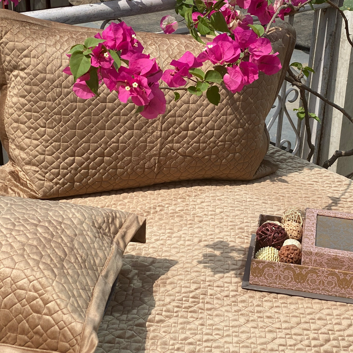 Sadyaska Nouveau Camel Velvet 1 Pcs Bedspread