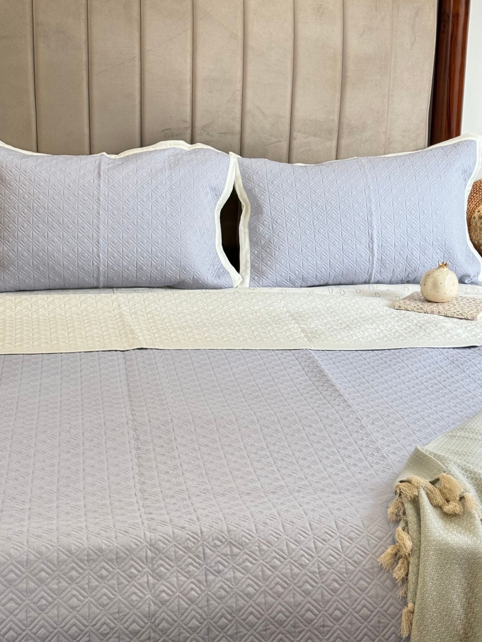 Sadyaska Nadire Smoke Blue and Ivory Cotton Reversible 1 Pcs Bedspread