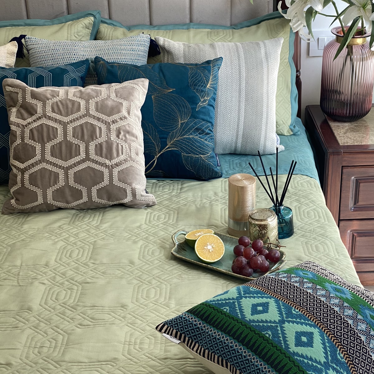 Sadyaska Quilted Turquoise and Lime Green Ornate Reversible 1 Pcs Bedspread