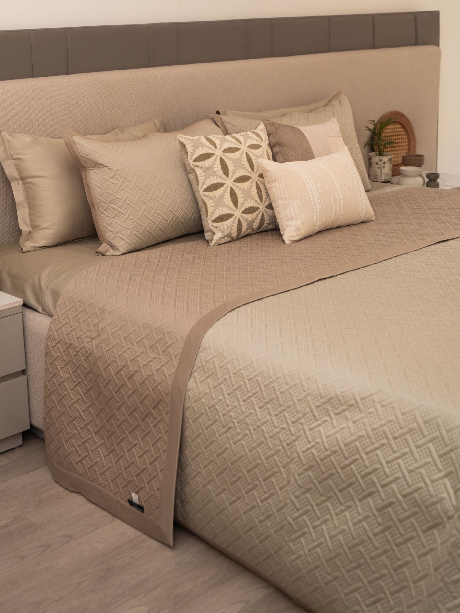 Sadyaska Poppy Sand and Beige 300TC Cotton 10 Pcs Bedding Set