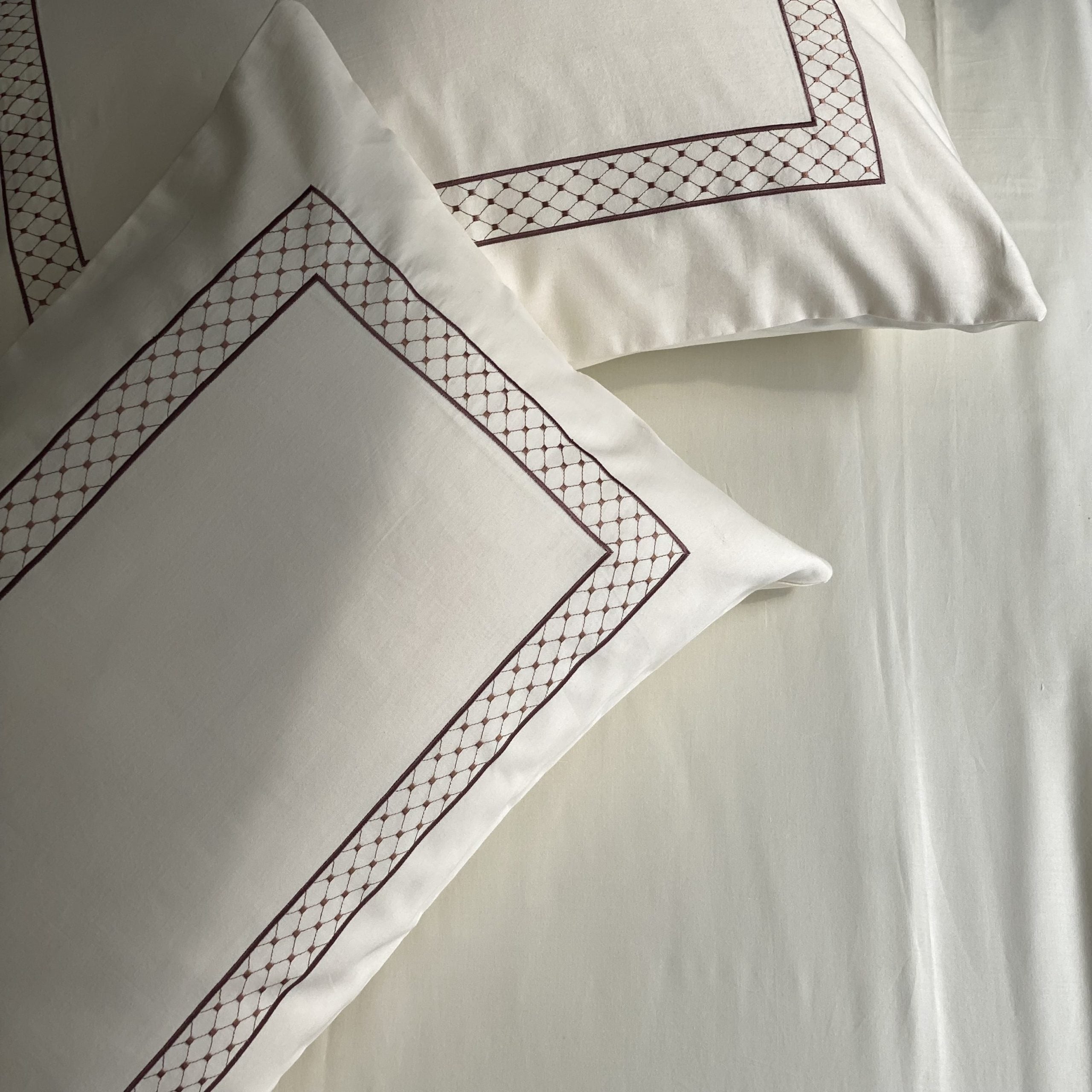 Sadyaska Checks Ivory Mauve Dreams 1 Pcs Bedsheet
