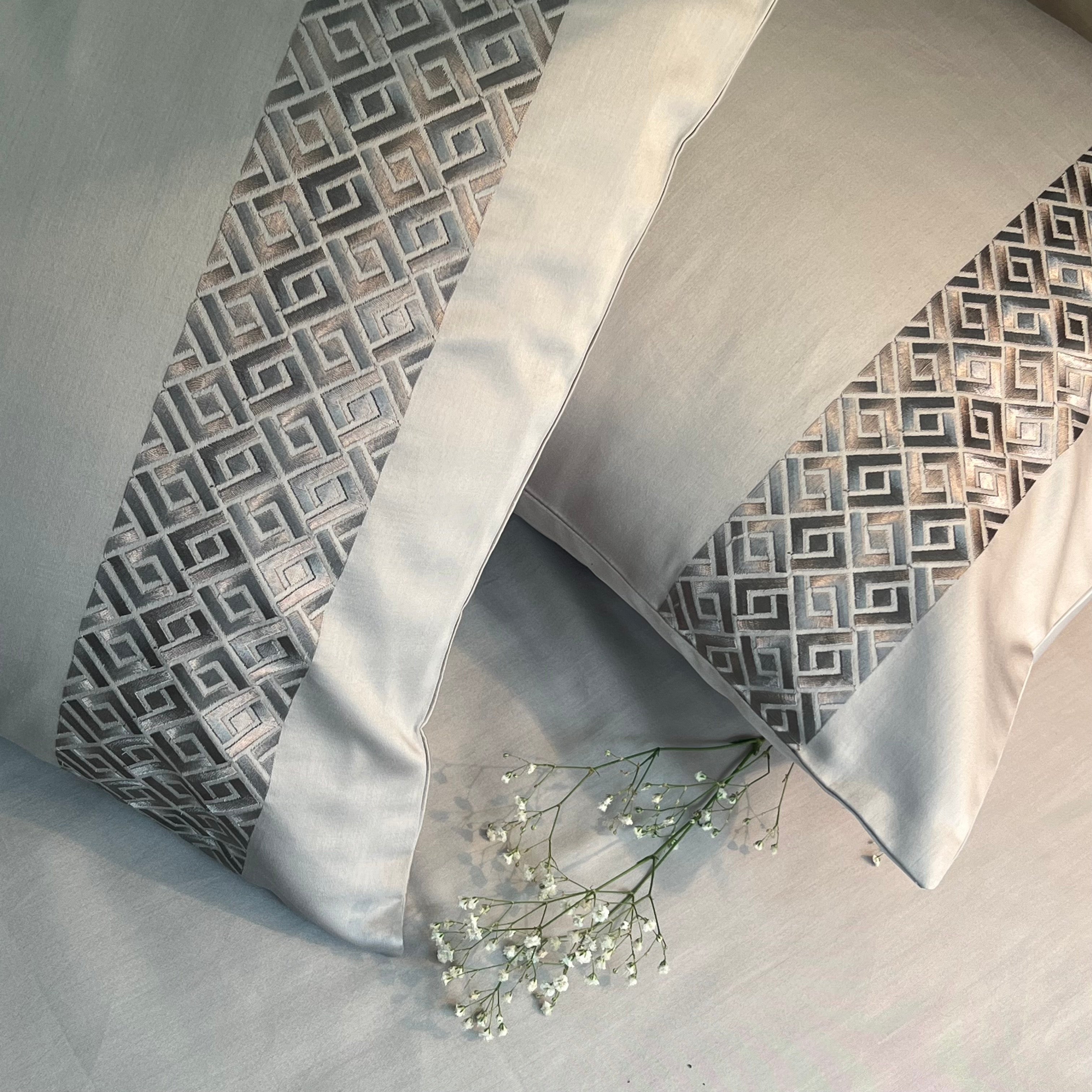 Sadyaska Squarish Pearl Grey Dreams 1 Pcs Bedsheet