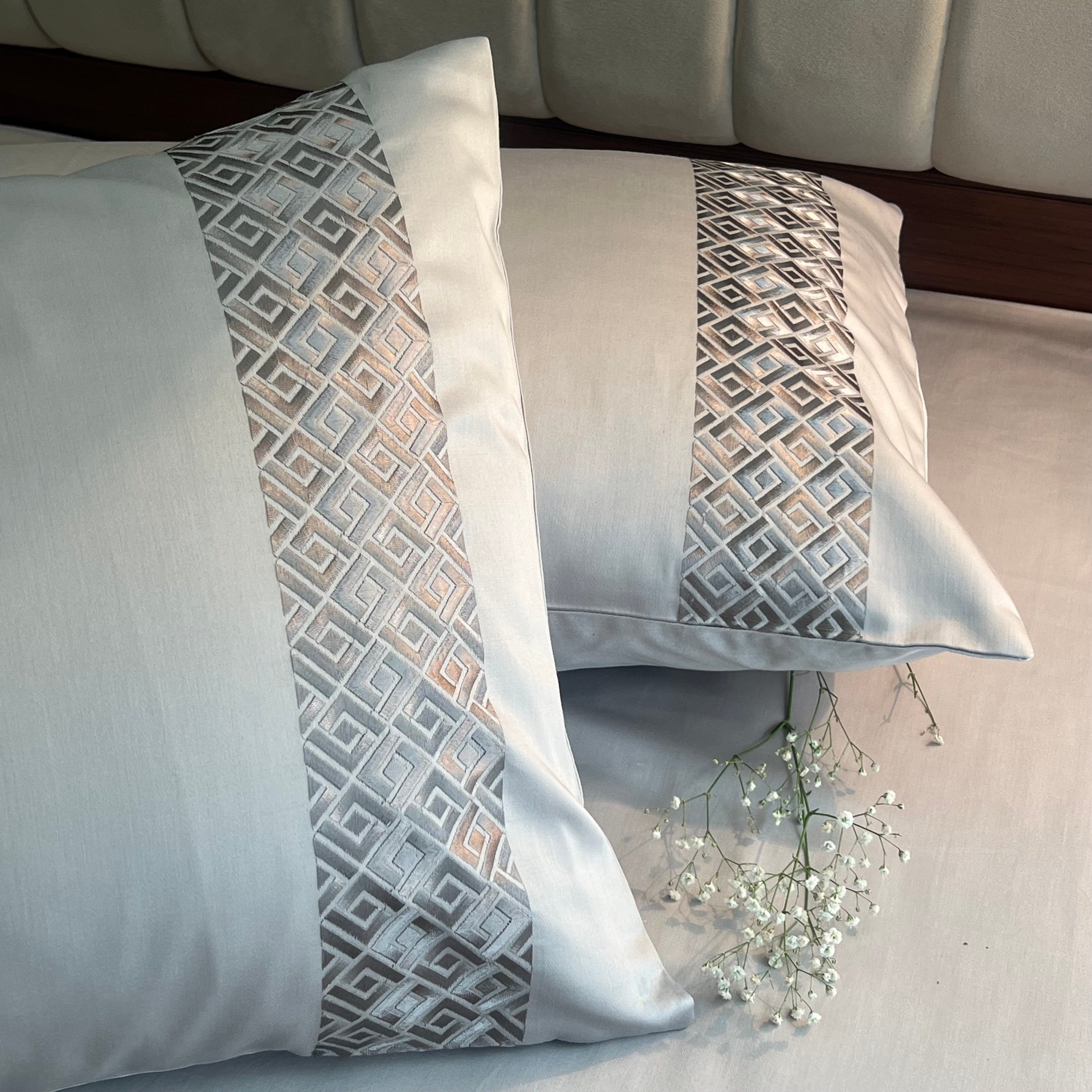 Sadyaska Squarish Pearl Grey Dreams 1 Pcs Bedsheet