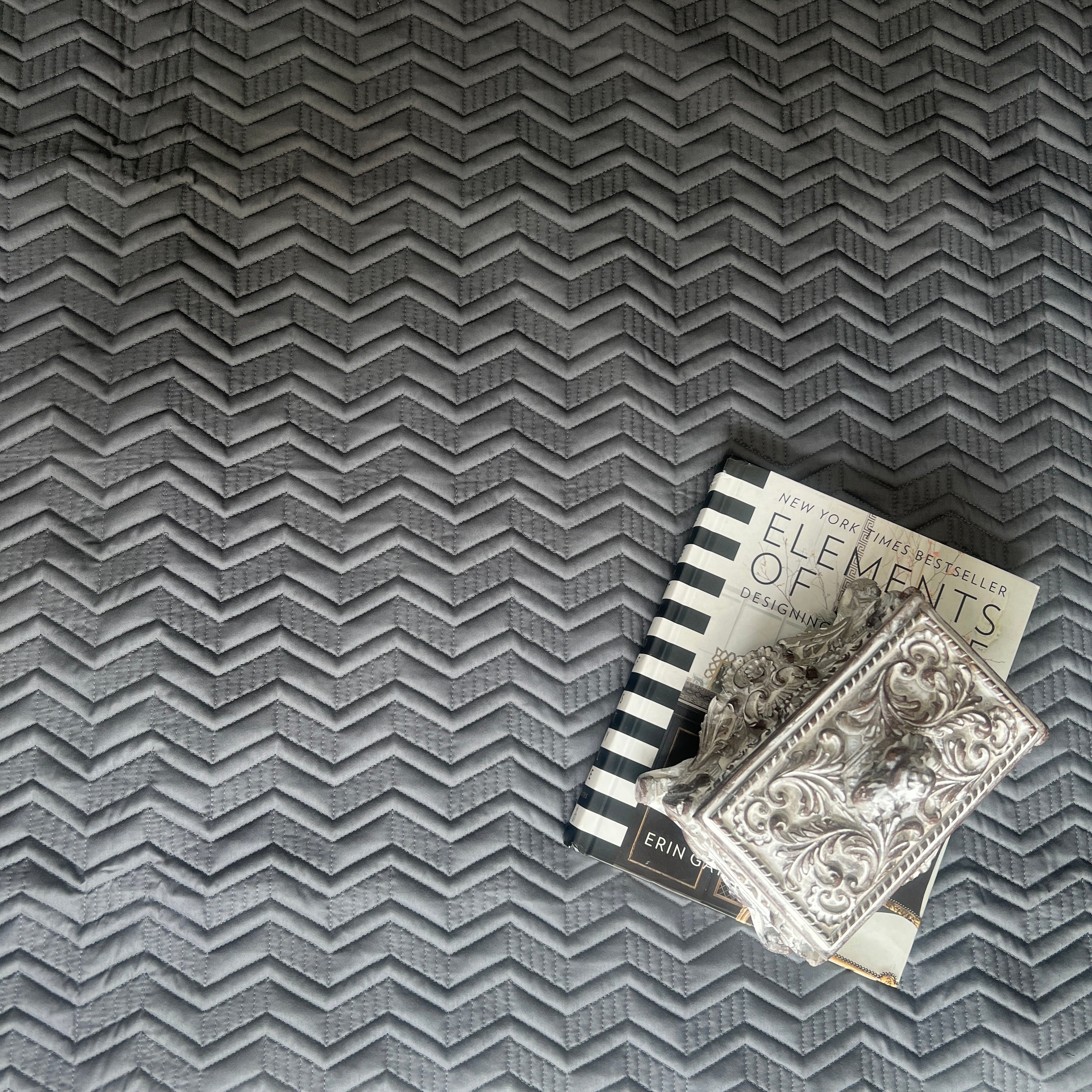 Sadyaska Dark Grey Donna Cotton Reversible 1 Pcs Bedspread