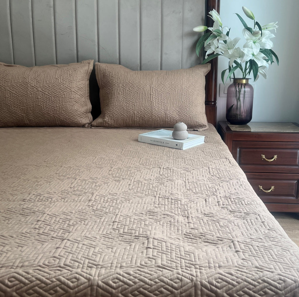 Sadyaska Hazel Beige Gallant Cotton Reversible 1 Pcs Bedspread