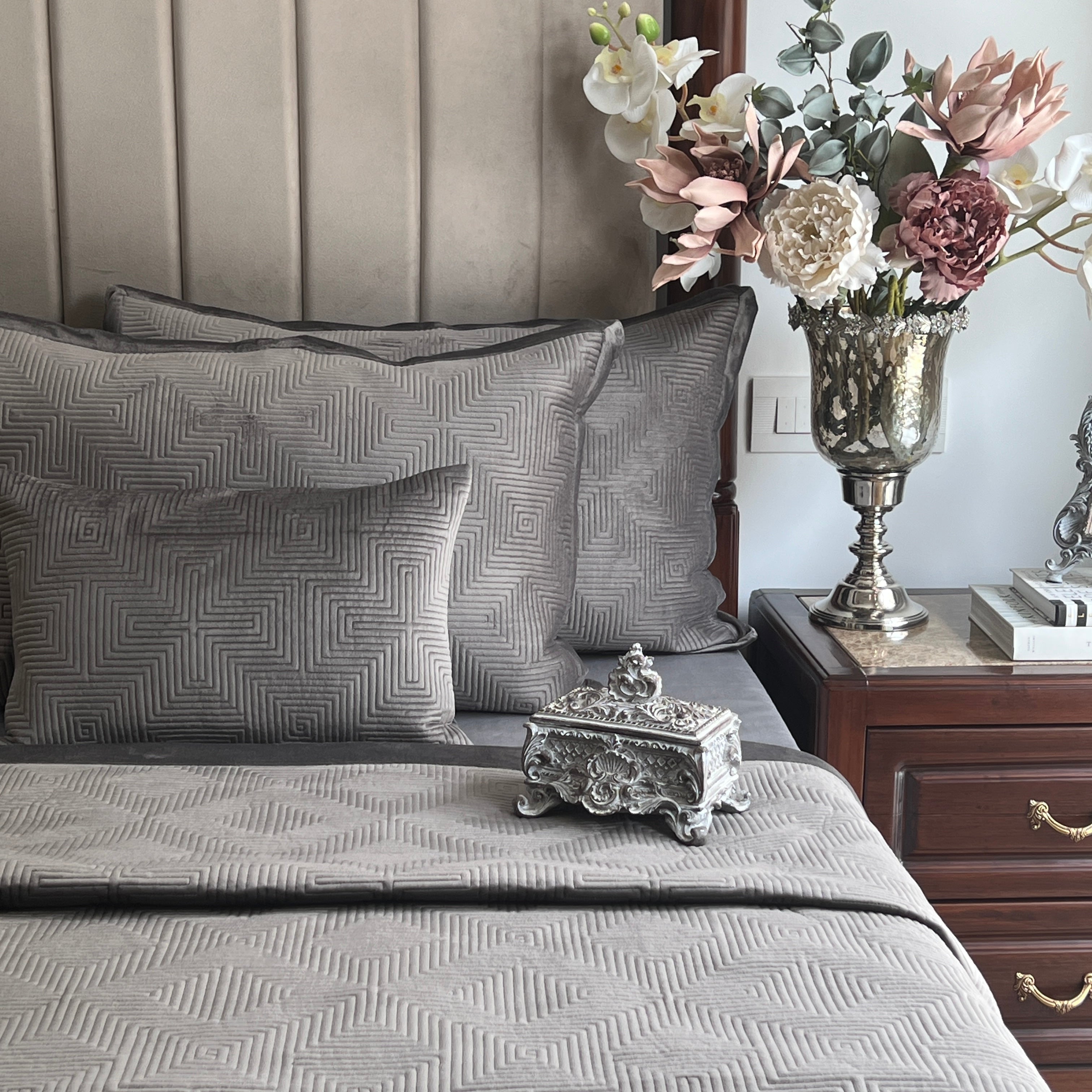 Sadyaska Maze Dark Grey Velvet 1 Pcs Bedspread