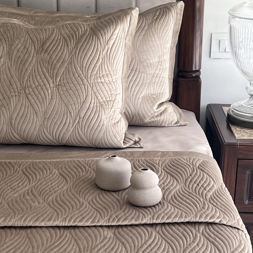 Sadyaska Ridge Champagne Gold Velvet 1 Pcs Bedspread