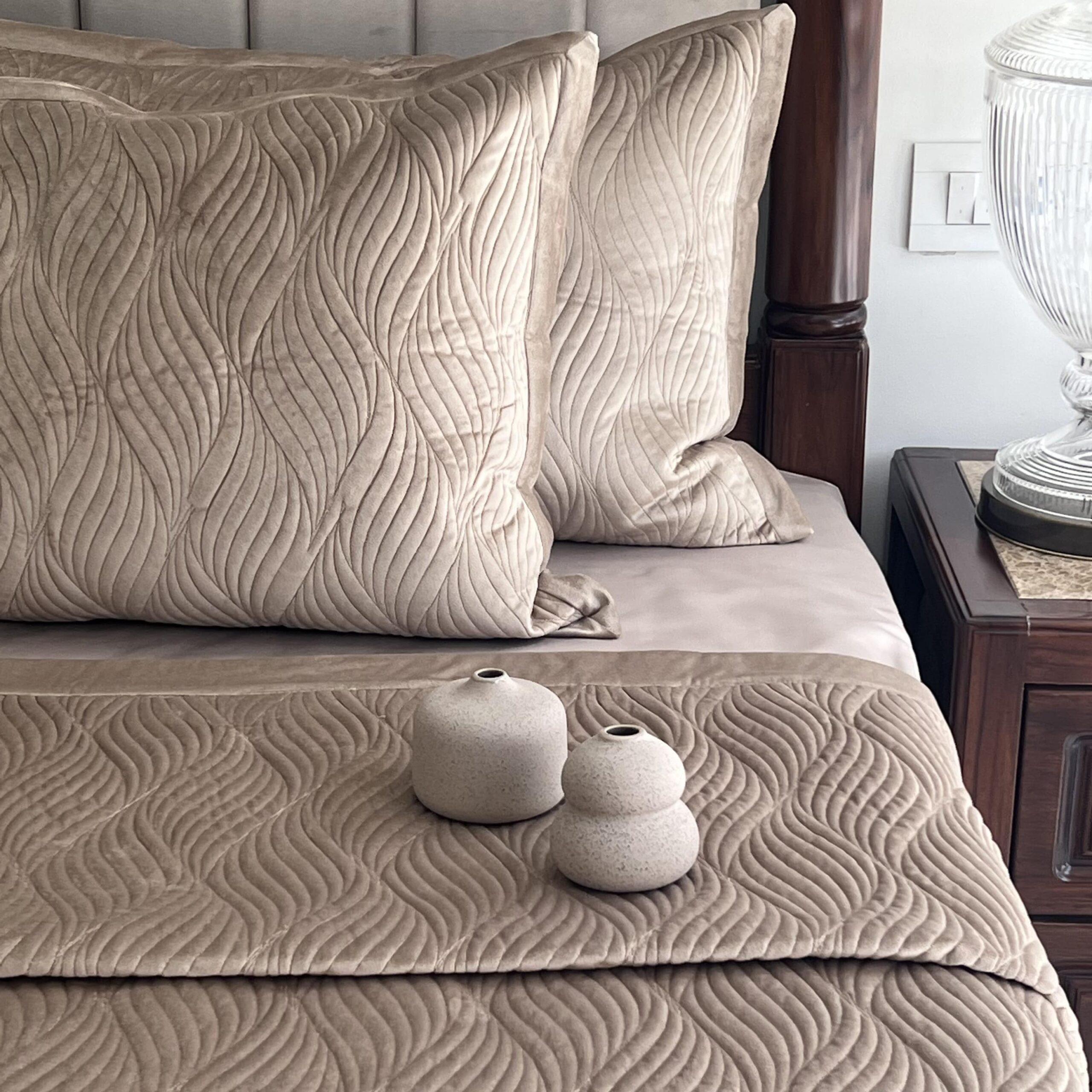 Sadyaska Ridge Champagne Gold Velvet 1 Pcs Bedspread