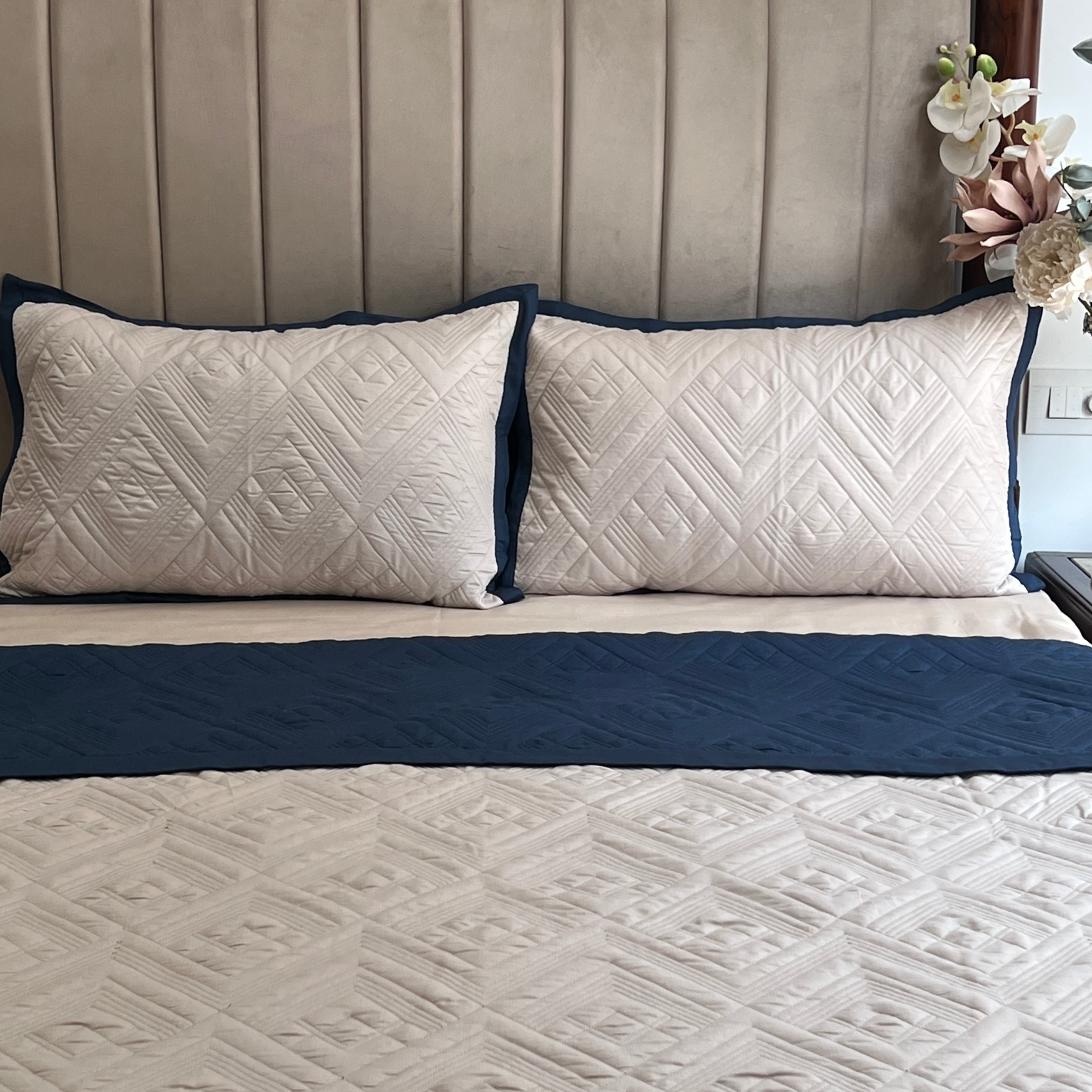 Sadyaska Quilted Navy and Ivory Cliff Reversible 1 Pcs Bedspread