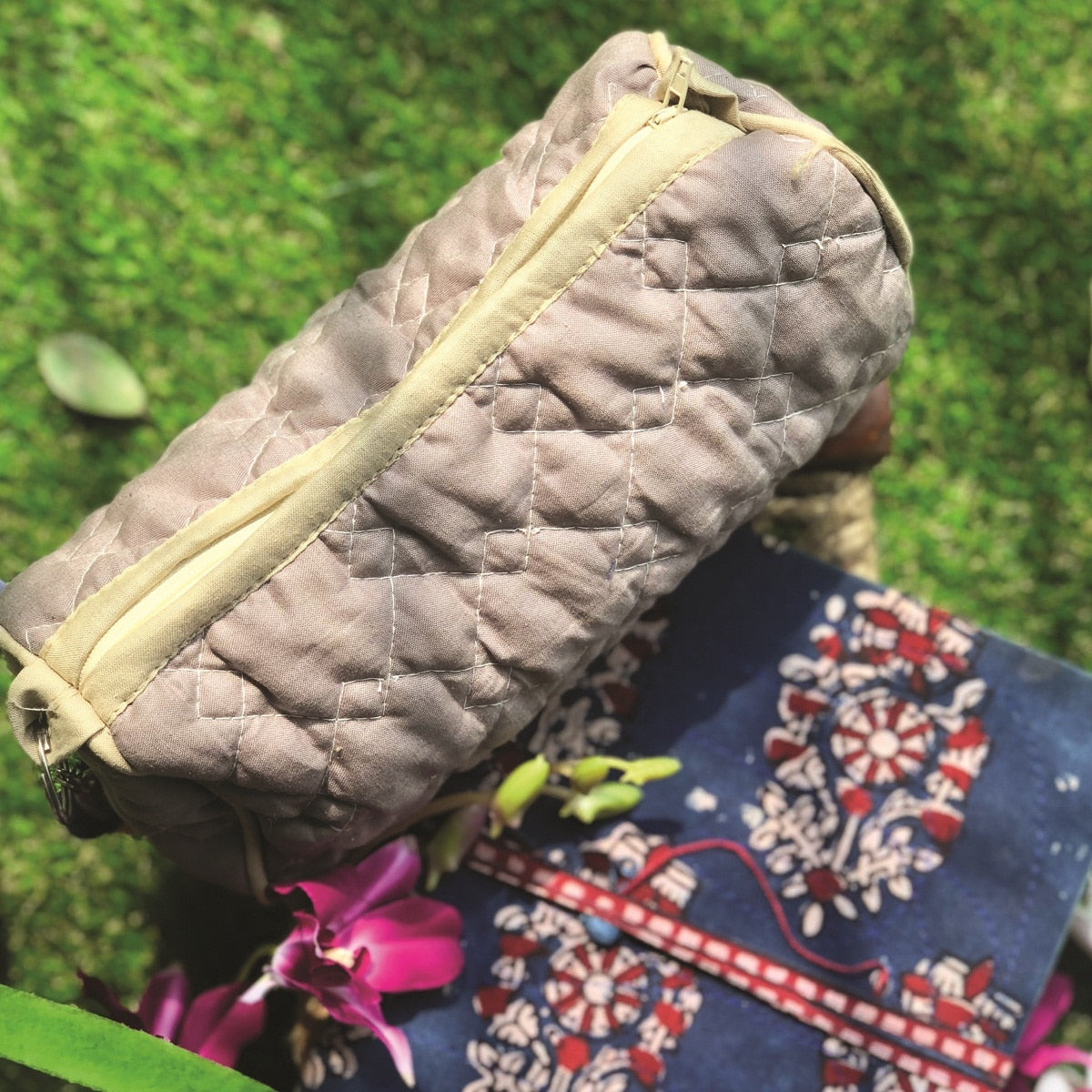 Sadyaska Cotton ed Beige Medium Size ed Wedding Jewelry Pouch / Cosmetic / Make Up Case Multifunction Storage 1 Pcs Quilt