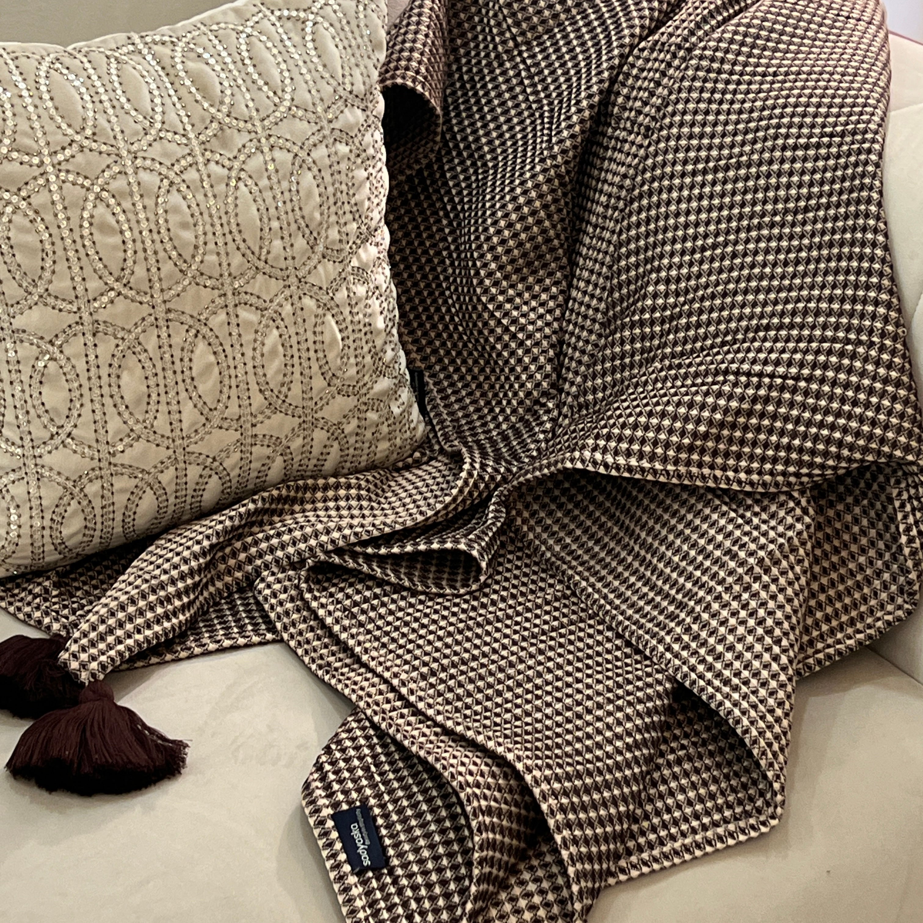 Sadyaska Honeycomb Coffee Woven with Tassels 1 Pcs Throw